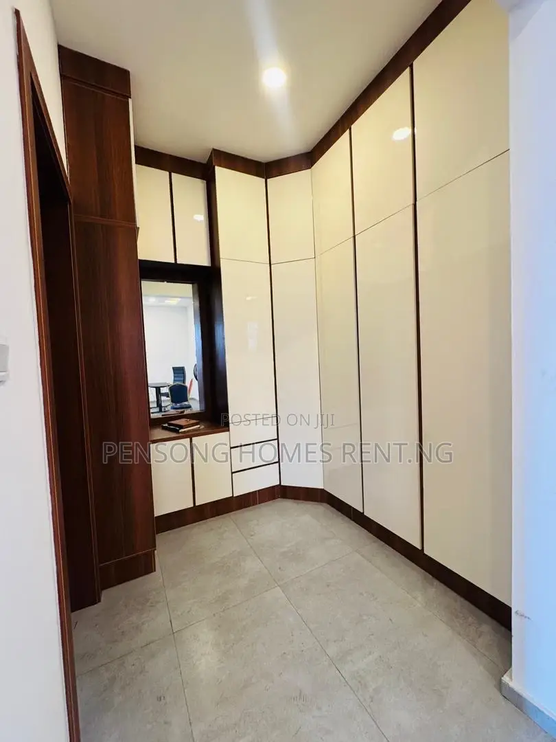 5bdrm Duplex in Lekki Phase 1 for rent in Lekki