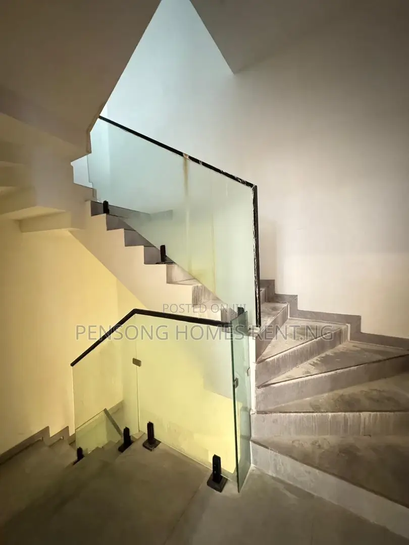 5bdrm Duplex in Lekki Phase 1 for rent in Lekki
