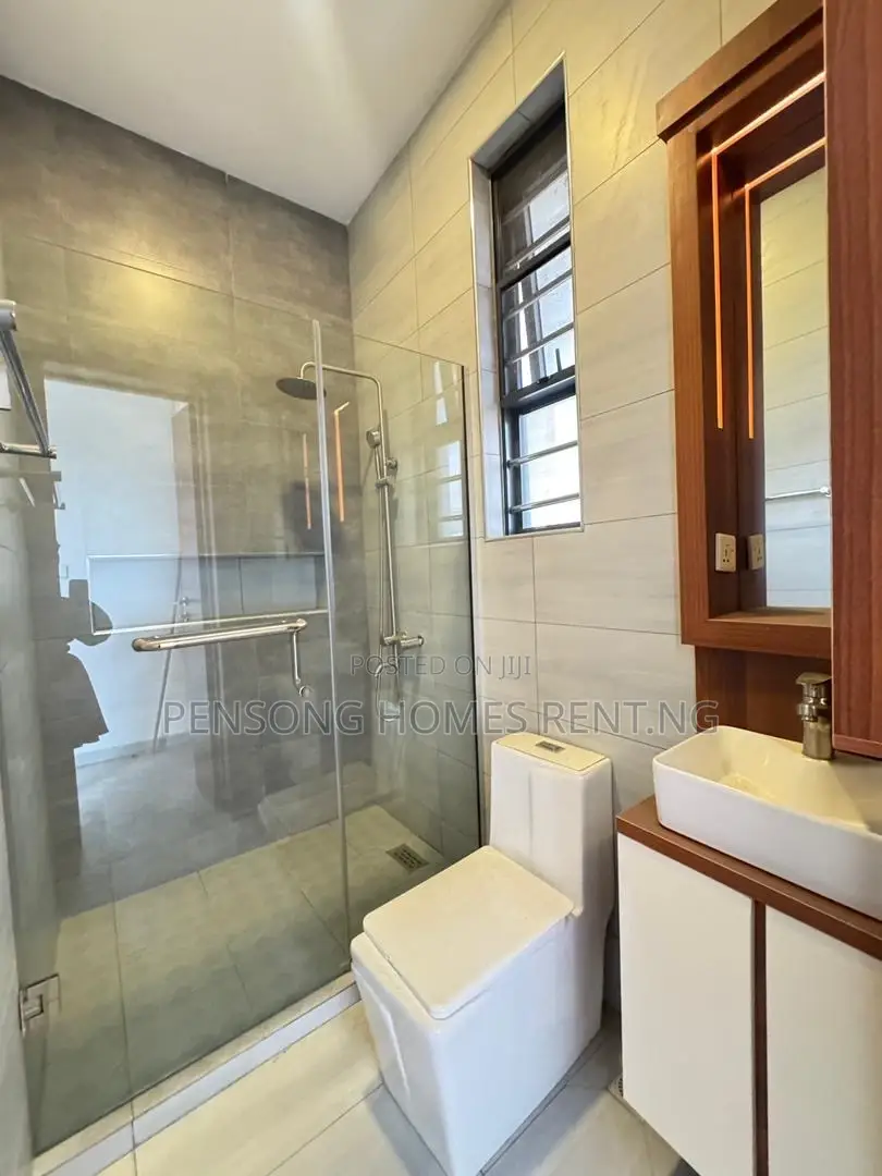 5bdrm Duplex in Lekki Phase 1 for rent in Lekki