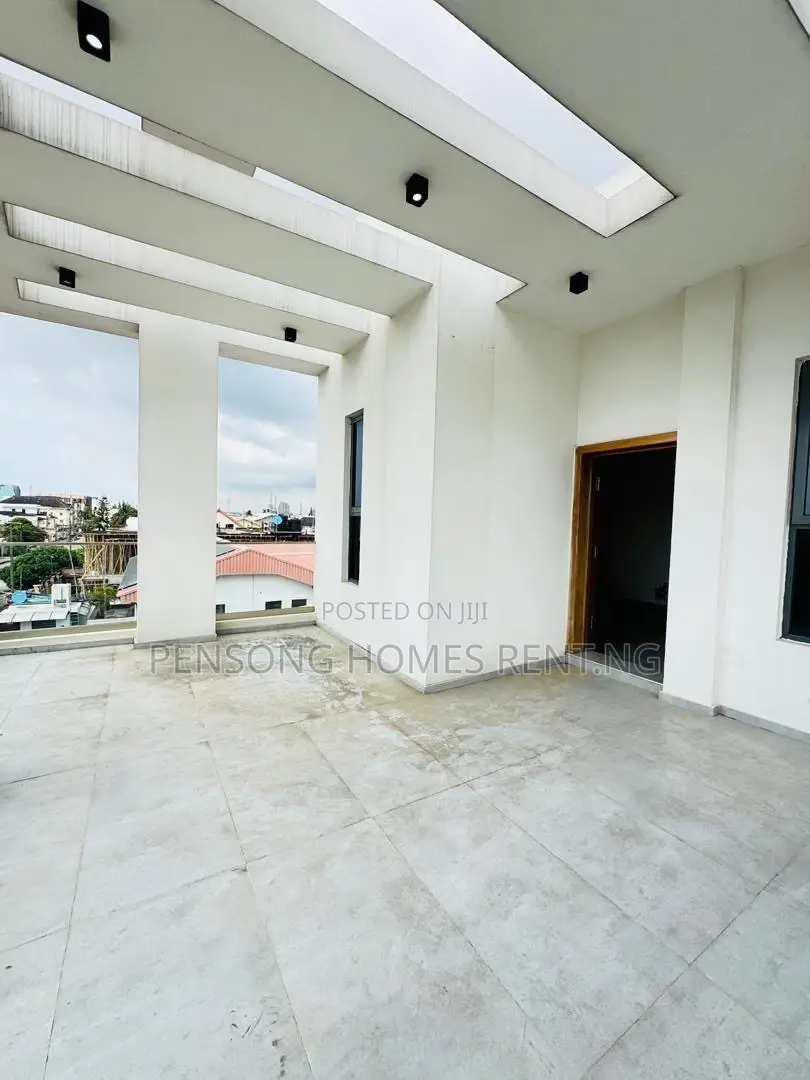 5bdrm Duplex in Lekki Phase 1 for rent in Lekki