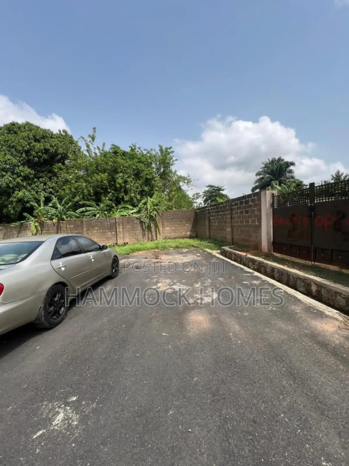 Distress Mixed Use Land Near CBN Clinic, Onireke Gra, Jericho, Ibadan. in Jericho