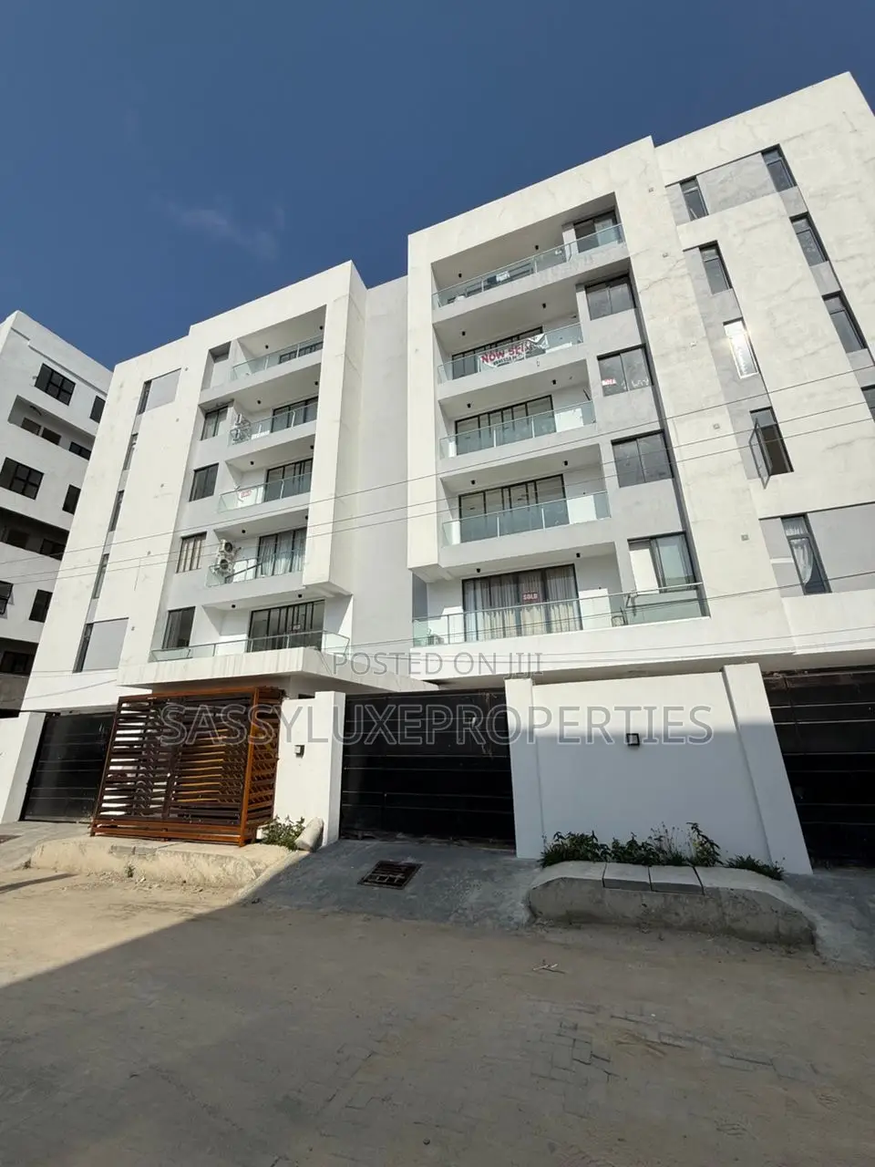 Furnished 2bdrm Apartment in Lekki Pahse 1 for sale in Lekki Expressway