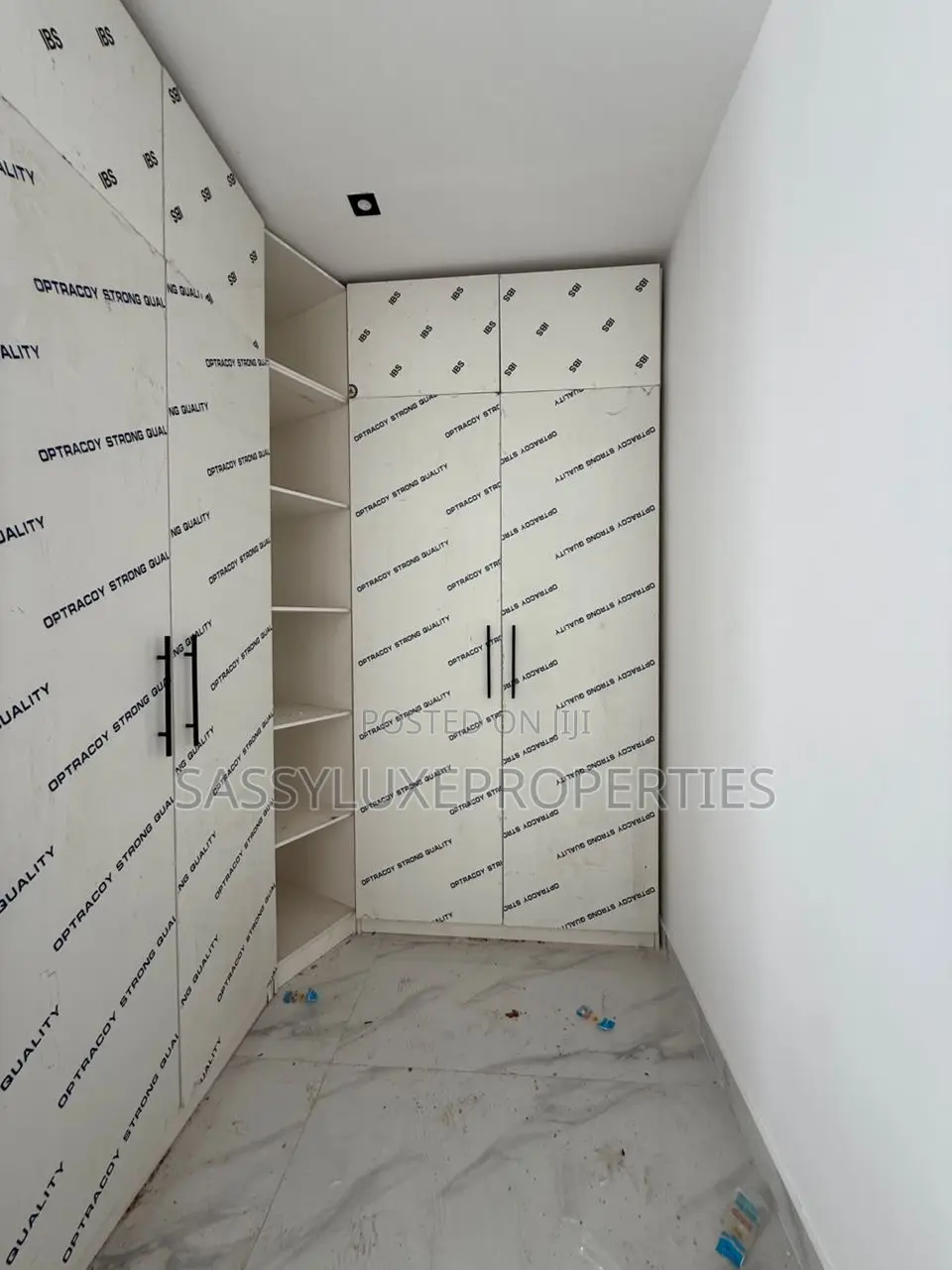 Furnished 2bdrm Apartment in Lekki Pahse 1 for sale in Lekki Expressway