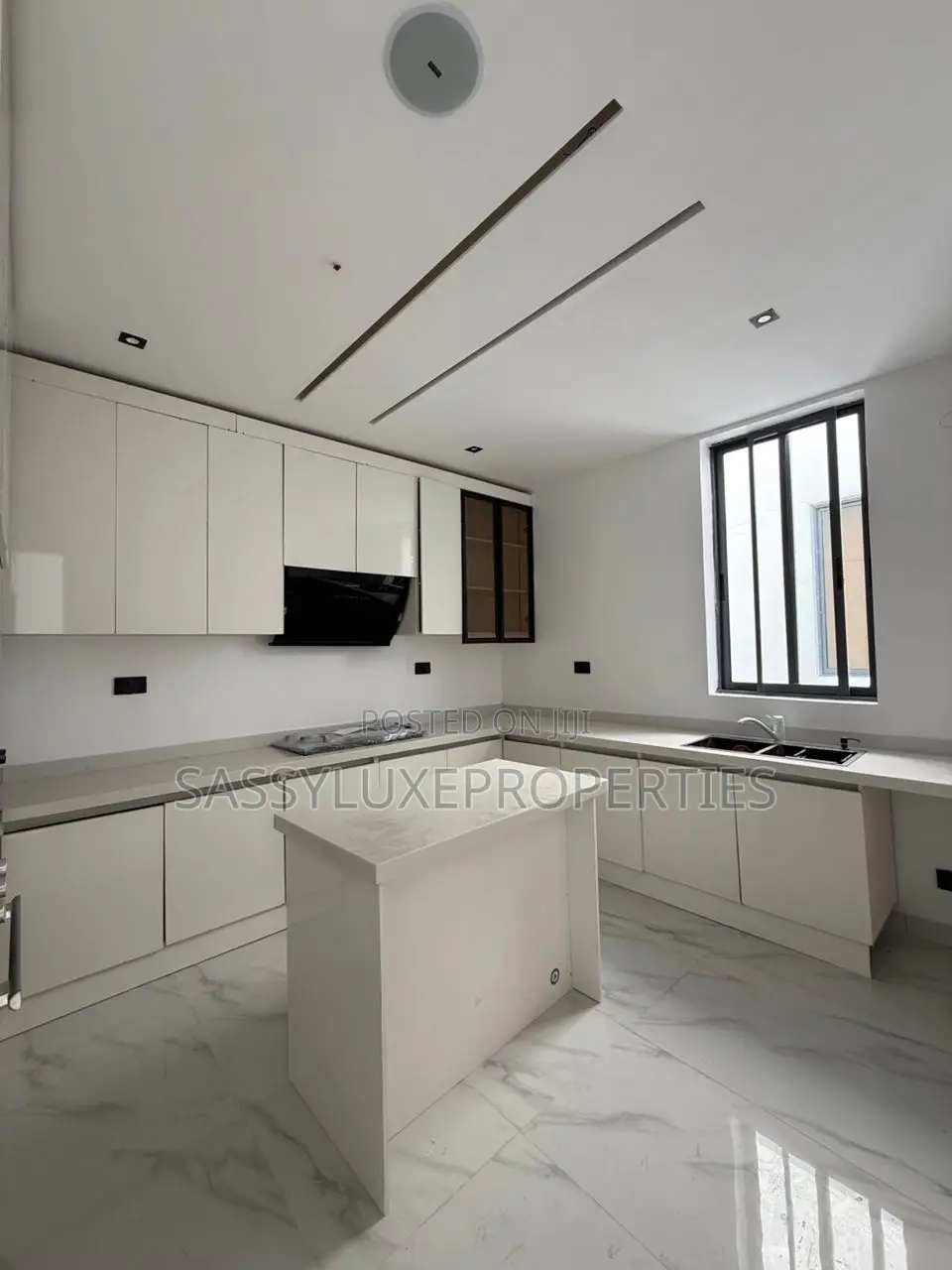 Furnished 2bdrm Apartment in Lekki Pahse 1 for sale in Lekki Expressway