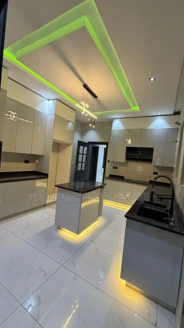 5bdrm Duplex in Carlton Gate Estate, Akobo for sale in Akobo