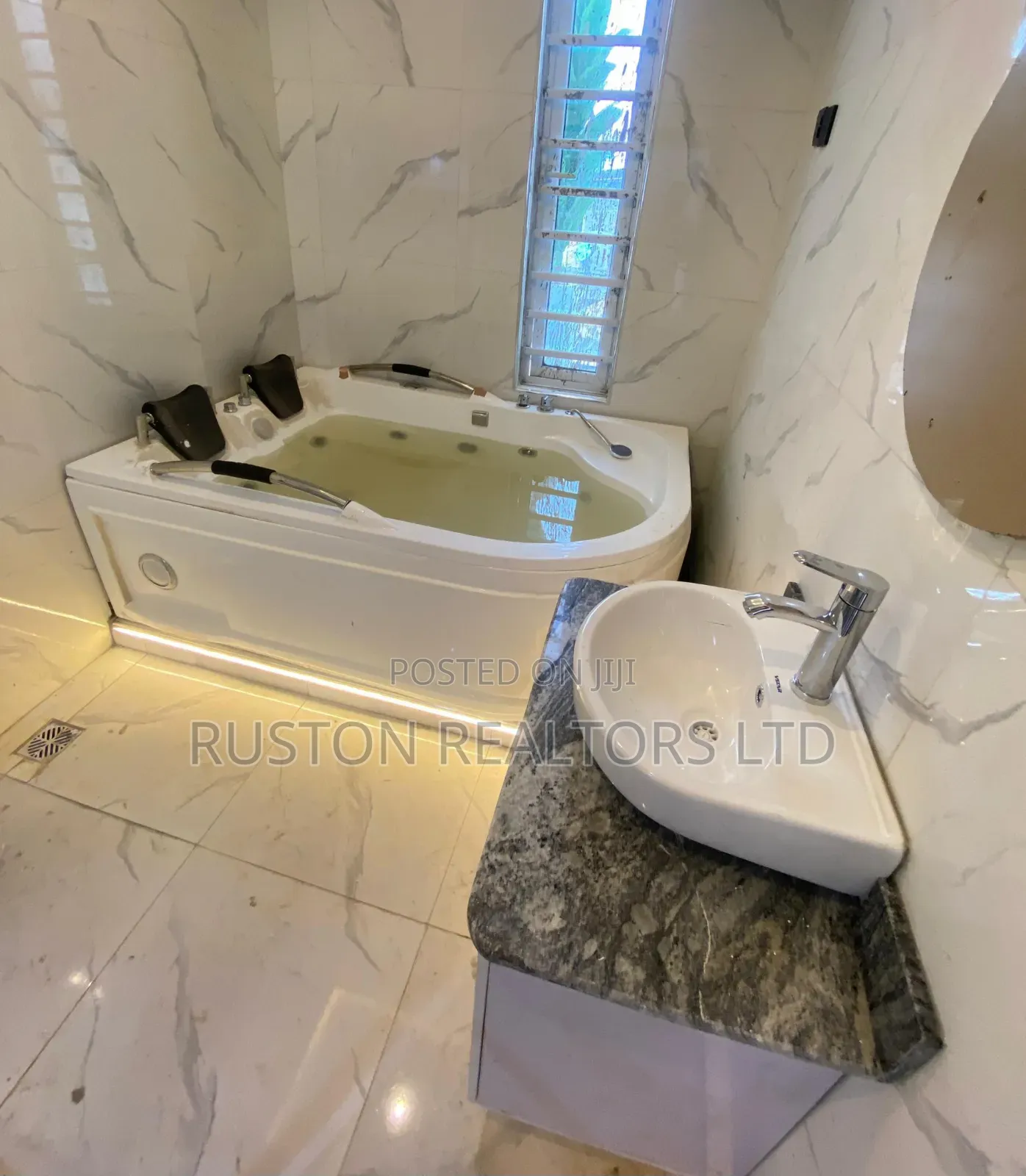7bdrm Duplex in New Oko Oba for sale in New Oko Oba