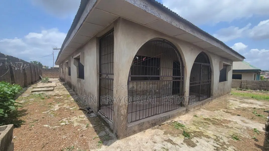 6bdrm Block of Flats in Wofun - Olodo, Iwo Road for sale in Iwo Road
