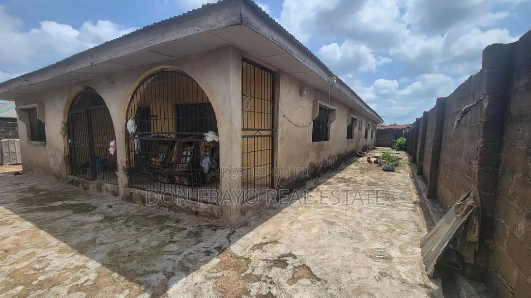 6bdrm Block of Flats in Wofun - Olodo, Iwo Road for sale in Iwo Road