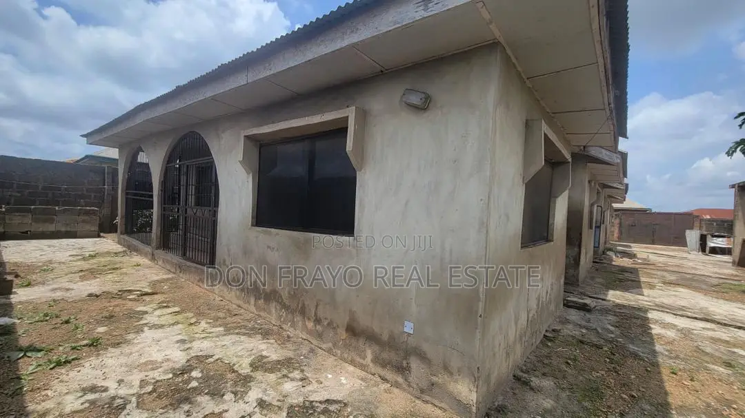 6bdrm Block of Flats in Wofun - Olodo, Iwo Road for sale in Iwo Road