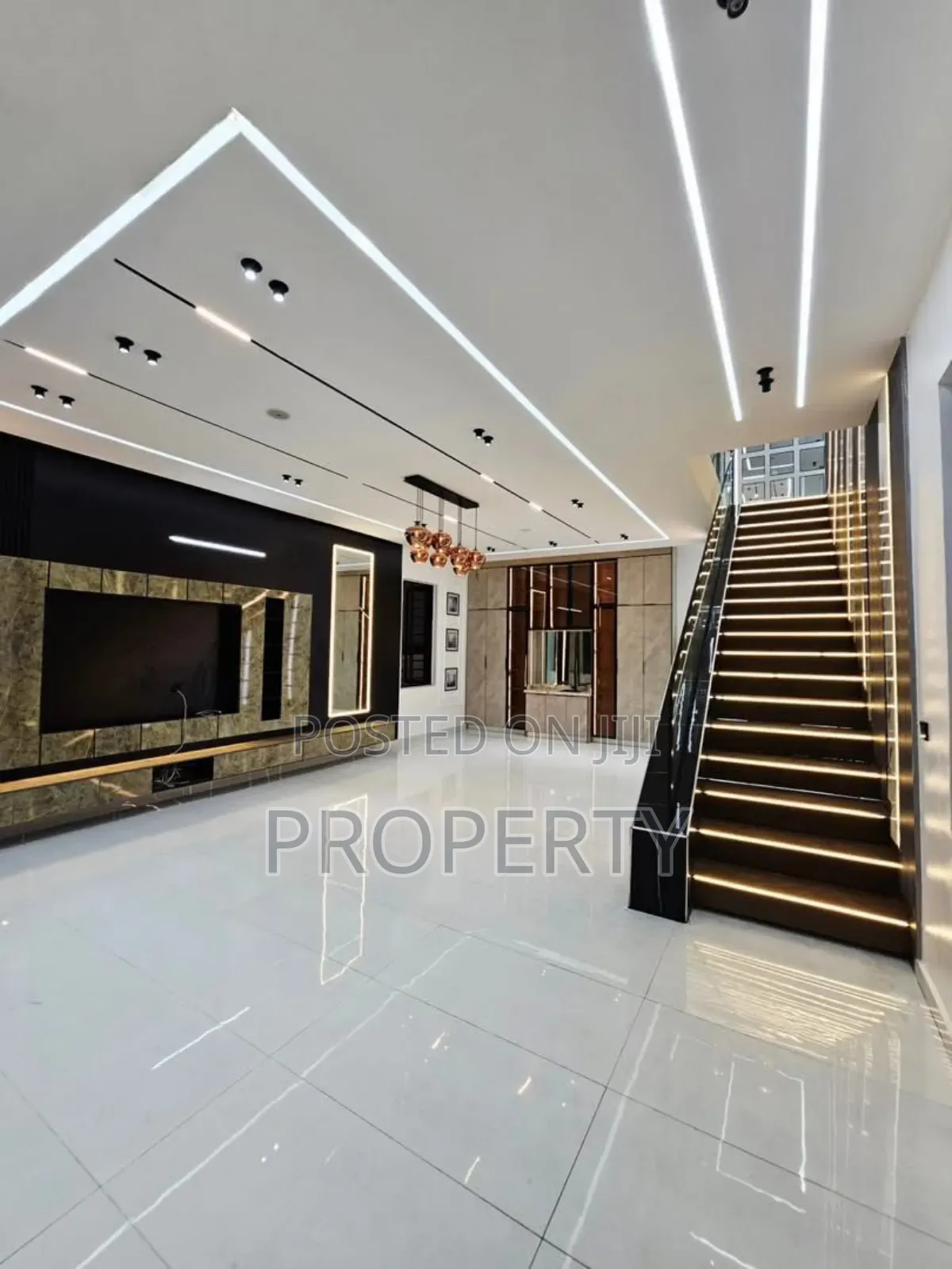5bdrm Duplex in Ikota for sale in Ikota
