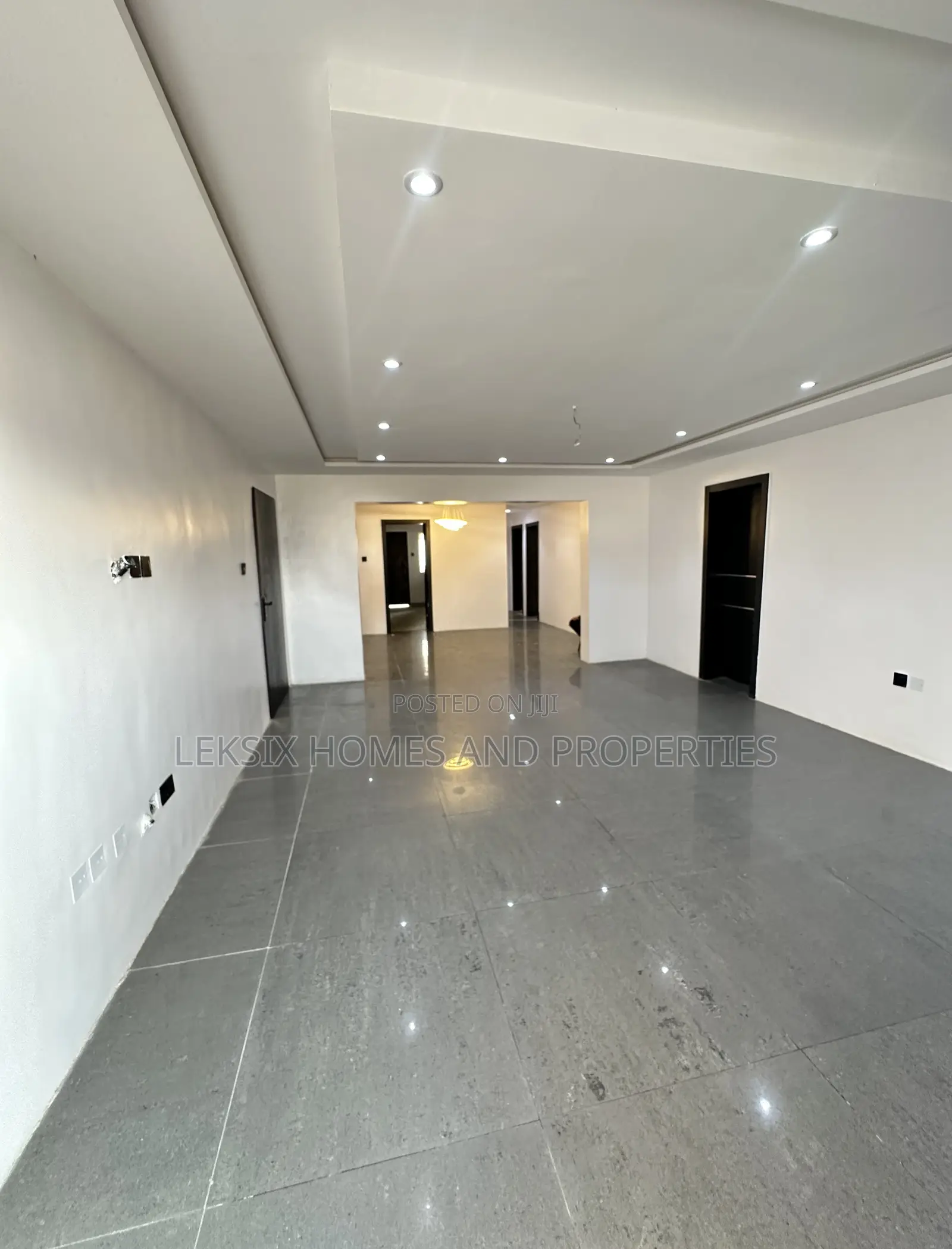 3bdrm Apartment in A Well Secured And, Lekki Phase 1 for sale in Lekki Phase 1