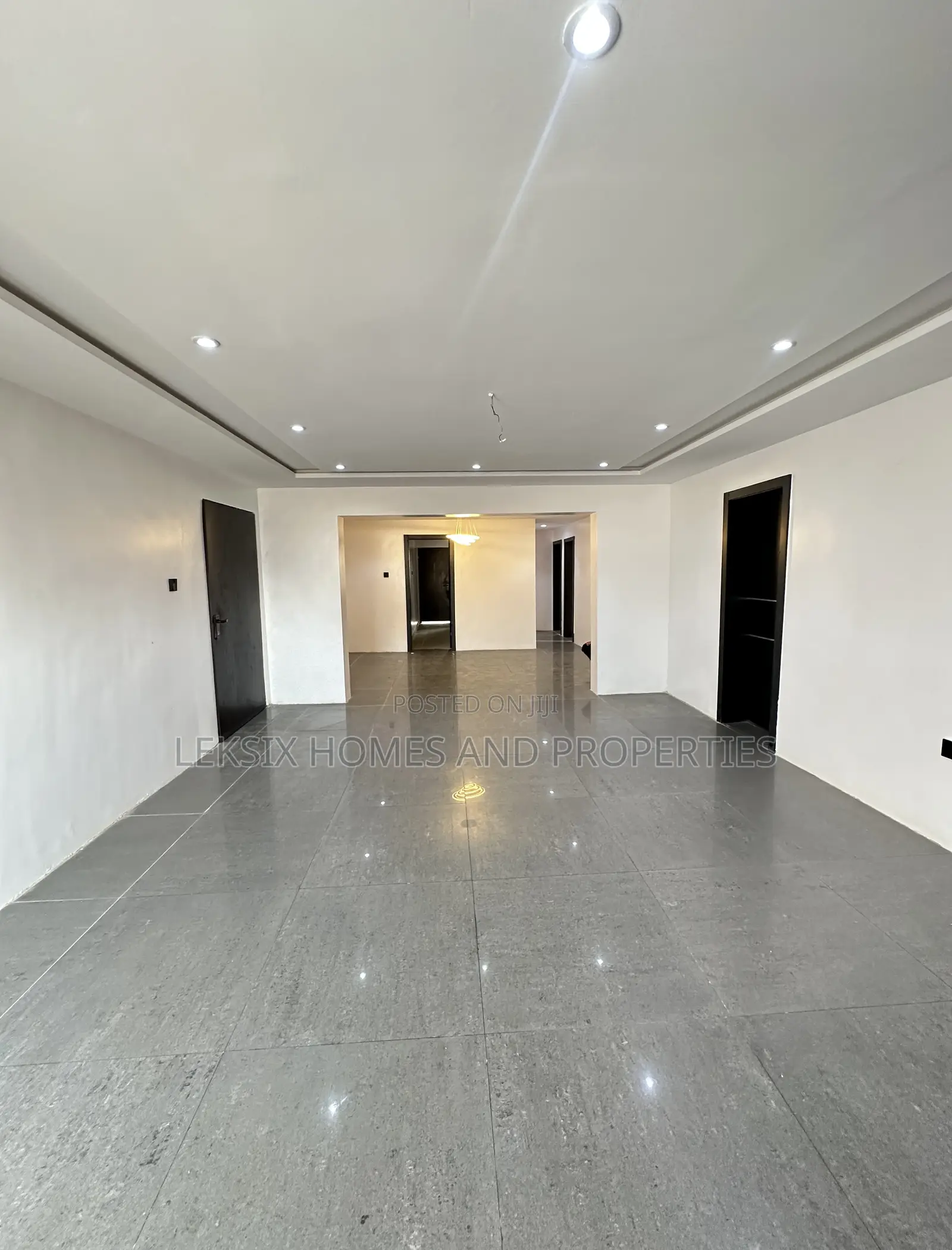 3bdrm Apartment in A Well Secured And, Lekki Phase 1 for sale in Lekki Phase 1