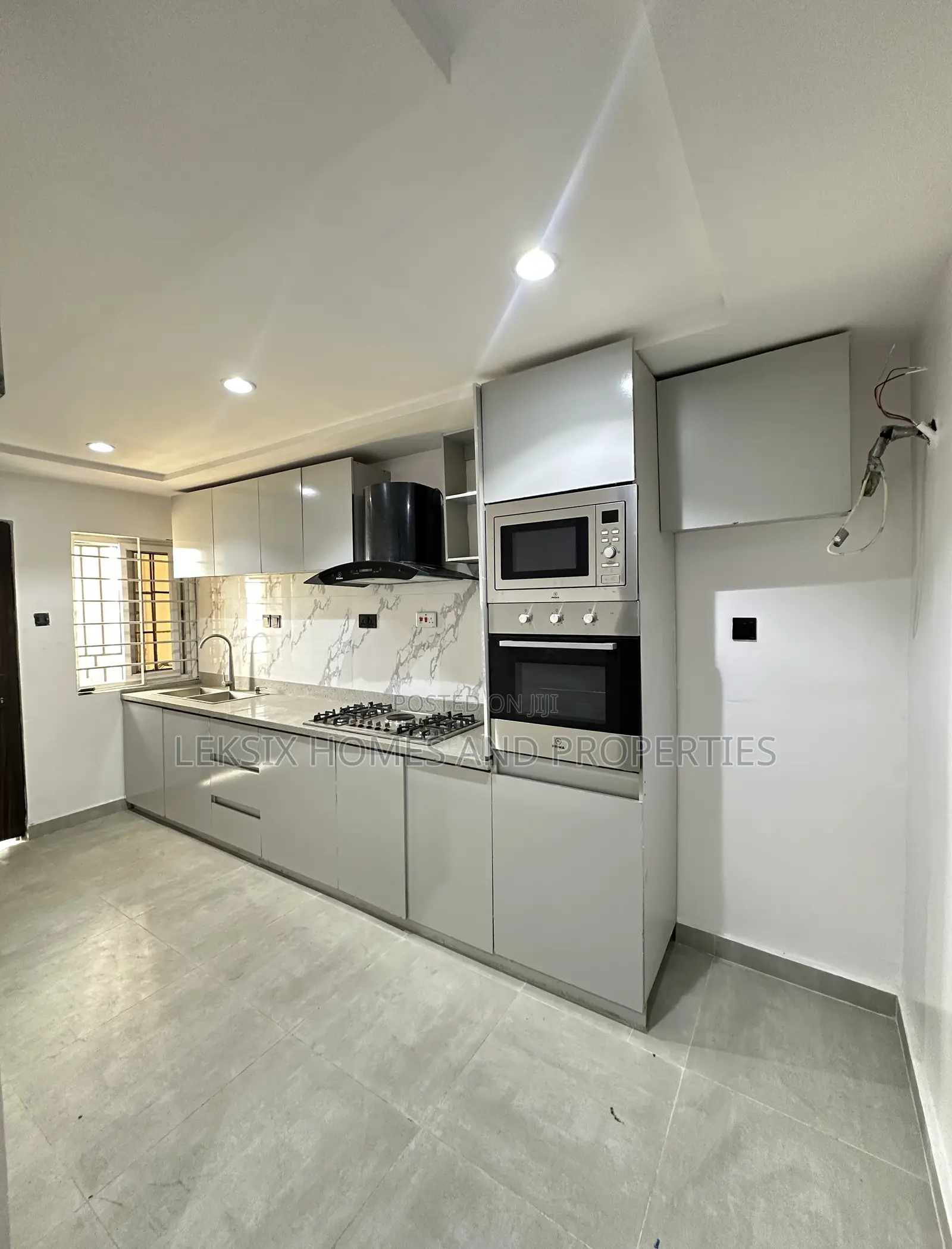 3bdrm Apartment in A Well Secured And, Lekki Phase 1 for sale in Lekki Phase 1