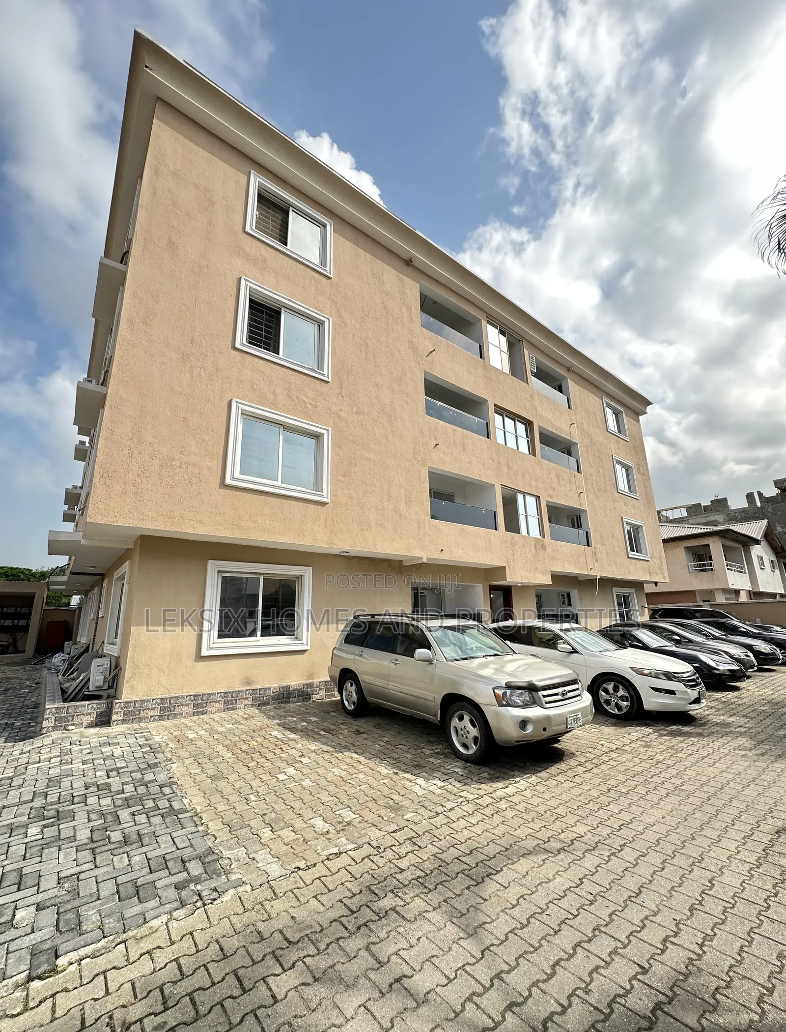 3bdrm Apartment in A Well Secured And, Lekki Phase 1 for sale in Lekki Phase 1