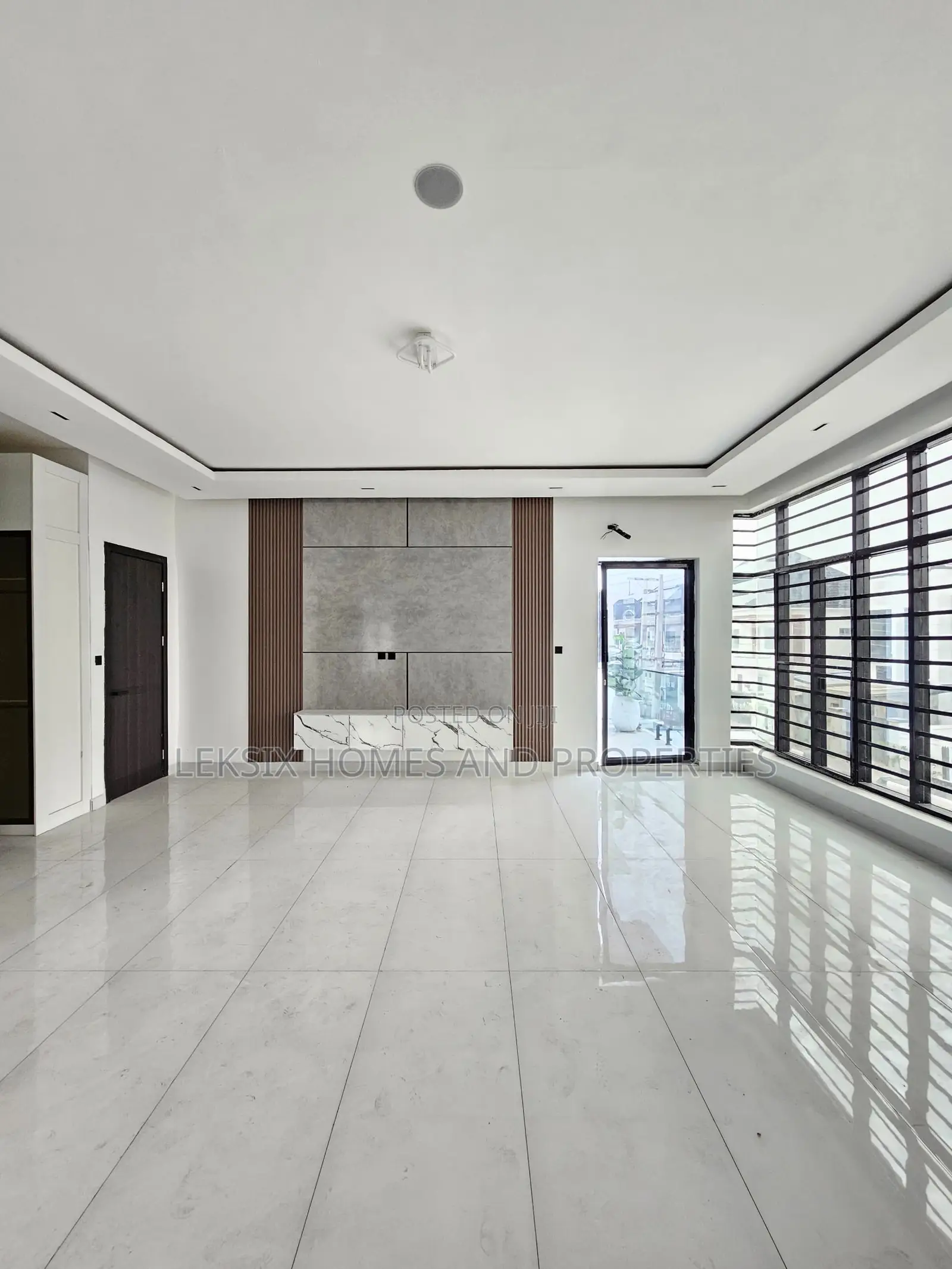 5bdrm Duplex in A Well Secured Gated, Lekki Phase 2 for sale in Lekki Phase 2