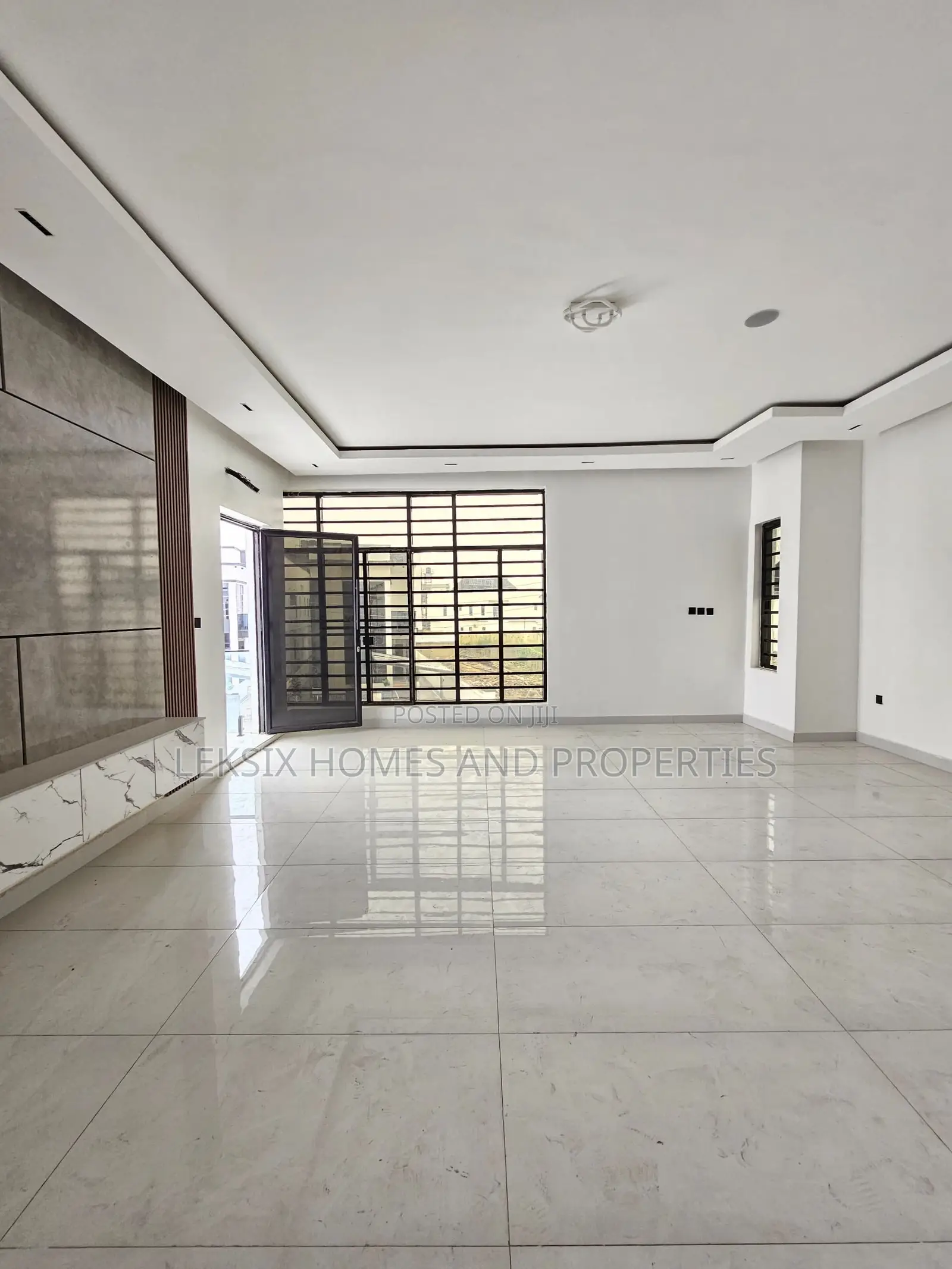 5bdrm Duplex in A Well Secured Gated, Lekki Phase 2 for sale in Lekki Phase 2