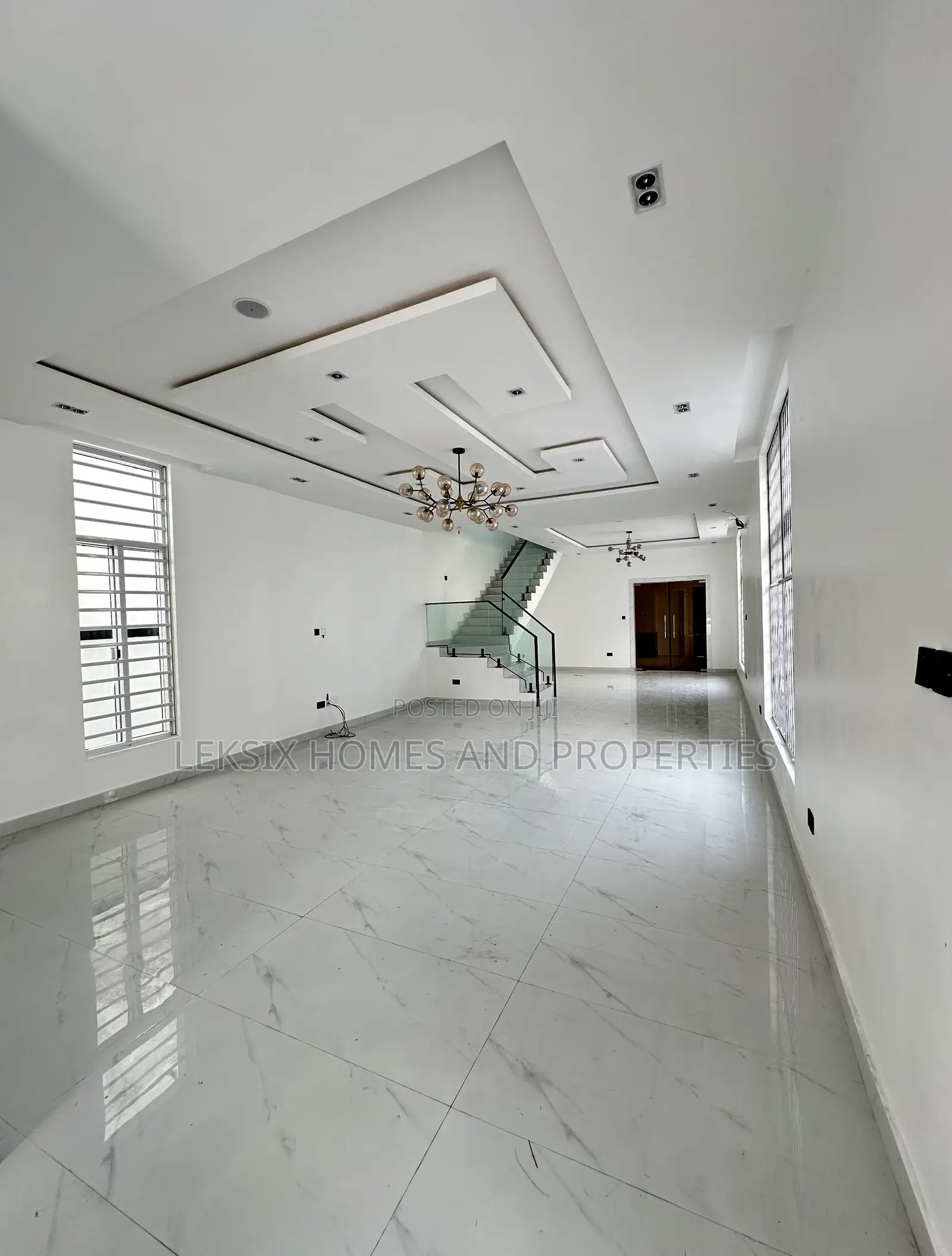 5bdrm Duplex in Well Secured And, Ikota for sale in Ikota