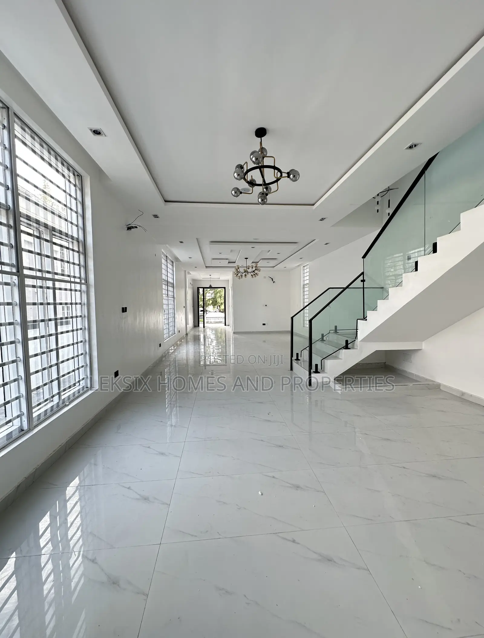 5bdrm Duplex in Well Secured And, Ikota for sale in Ikota