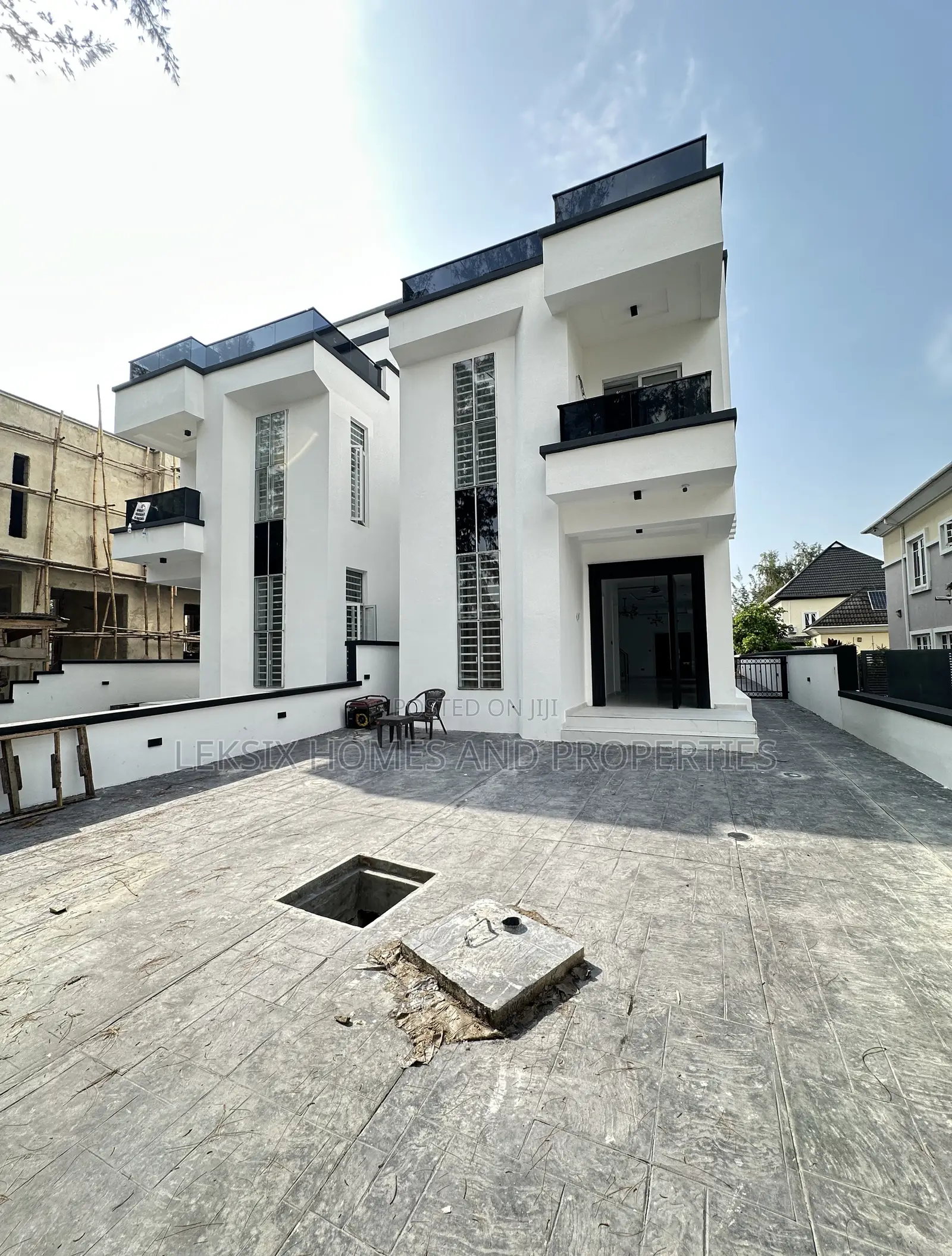 5bdrm Duplex in Well Secured And, Ikota for sale in Ikota