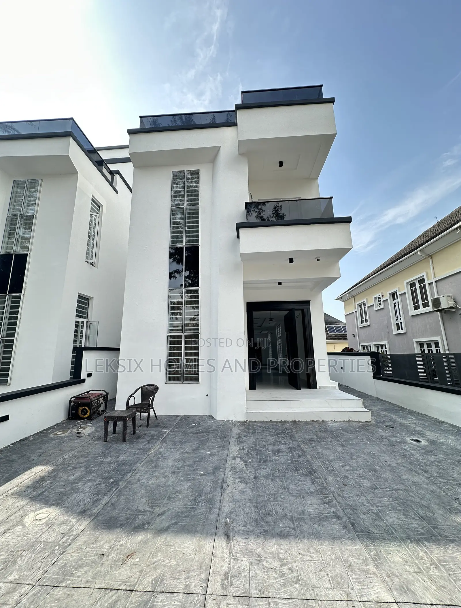 5bdrm Duplex in Well Secured And, Ikota for sale in Ikota