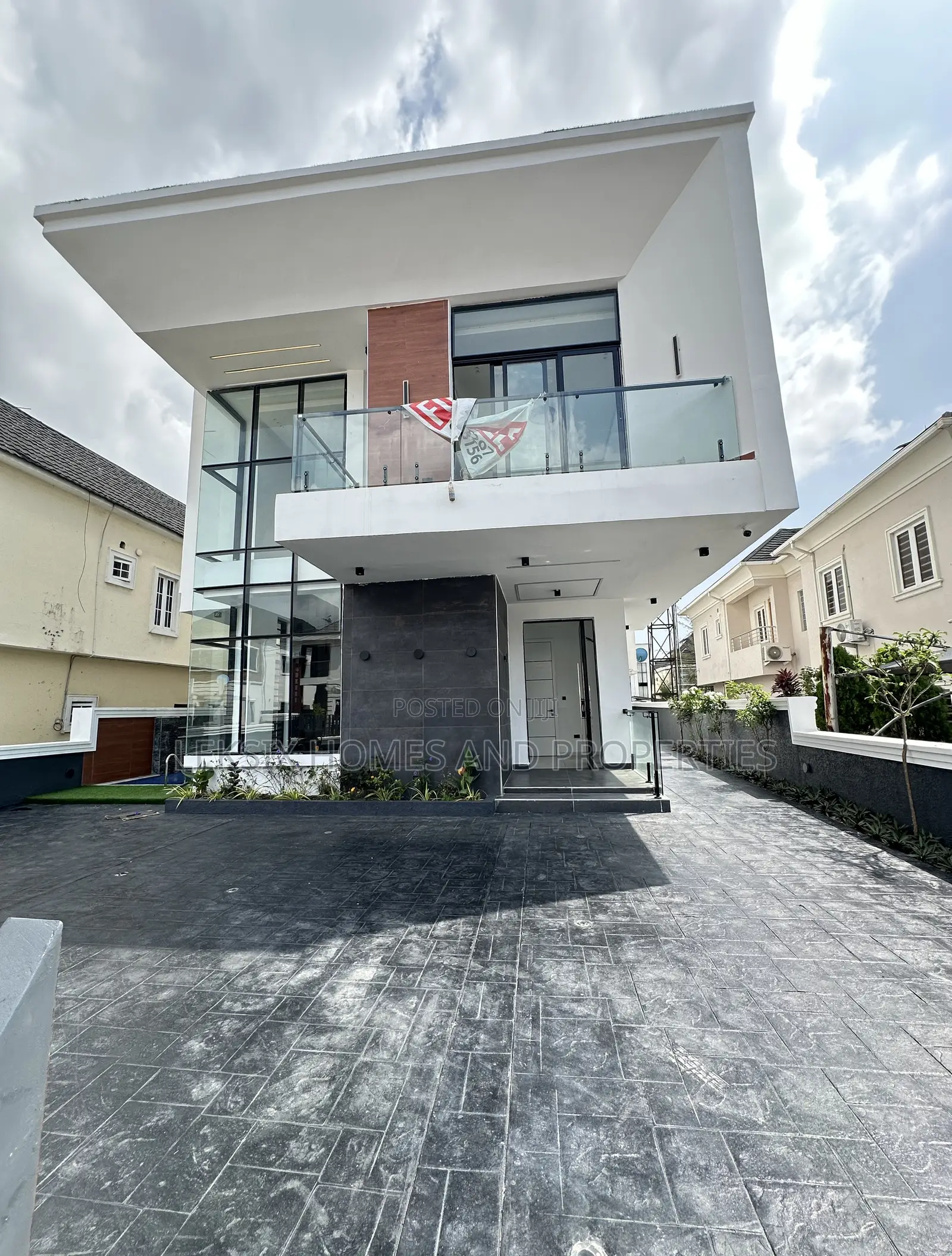 5bdrm Duplex in Megamound, Ikota for sale in Ikota