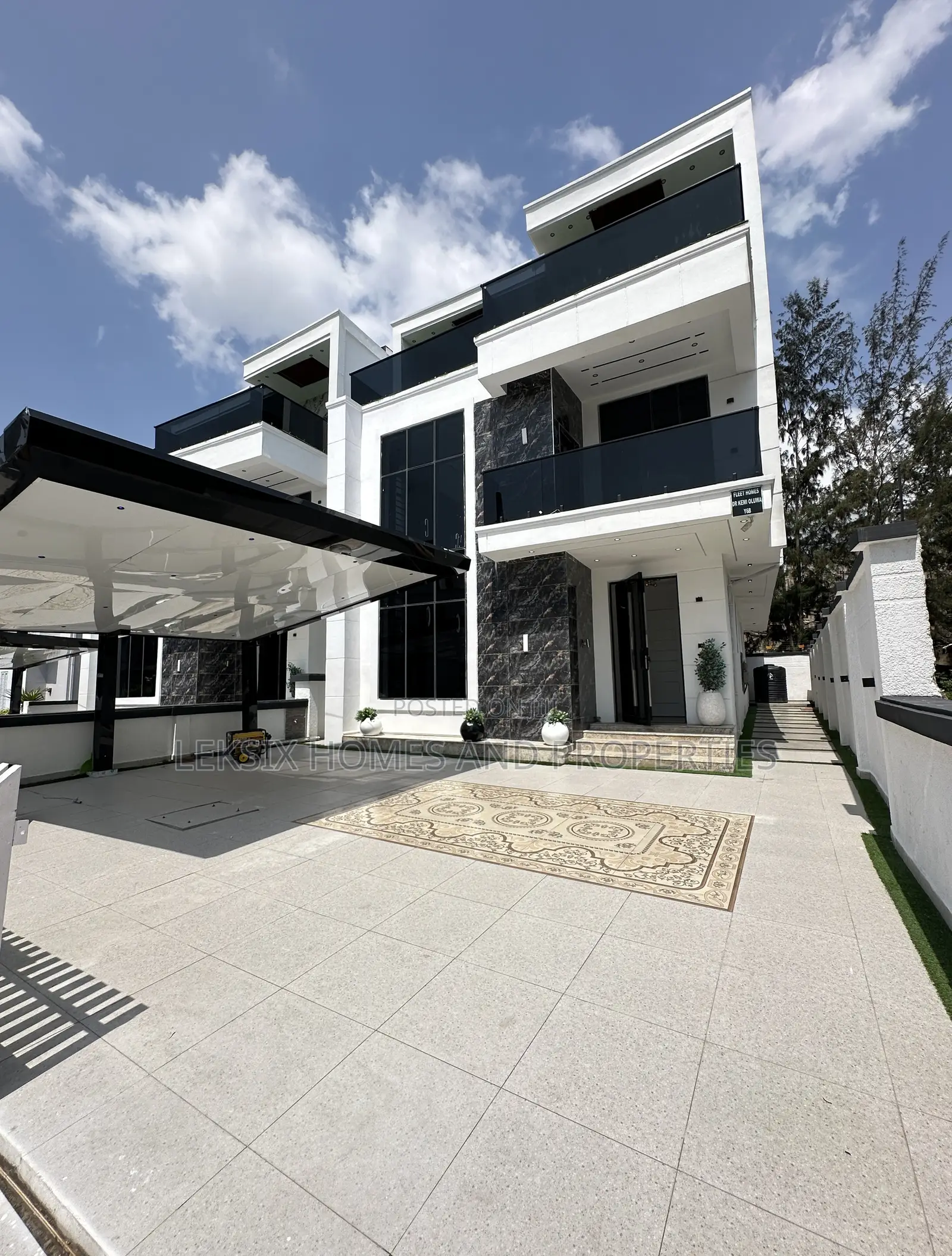 5bdrm Duplex in Megamound, Ikota for sale in Ikota