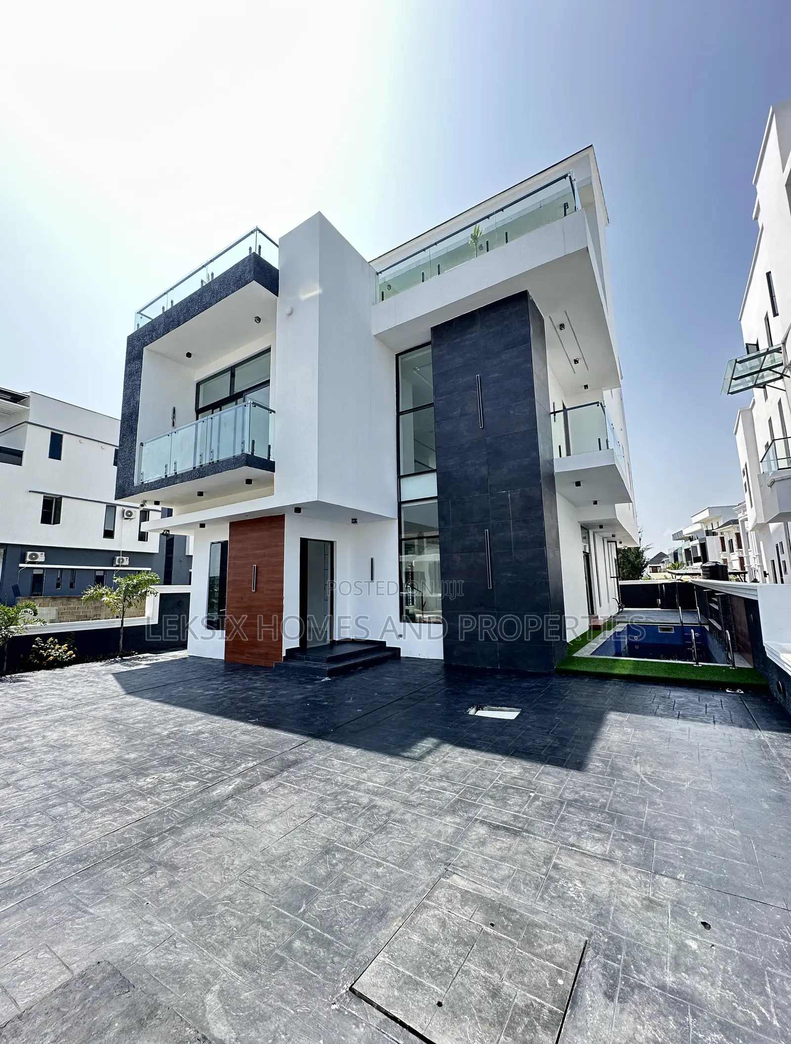 5bdrm Duplex in Megamound, Ikota for sale in Ikota