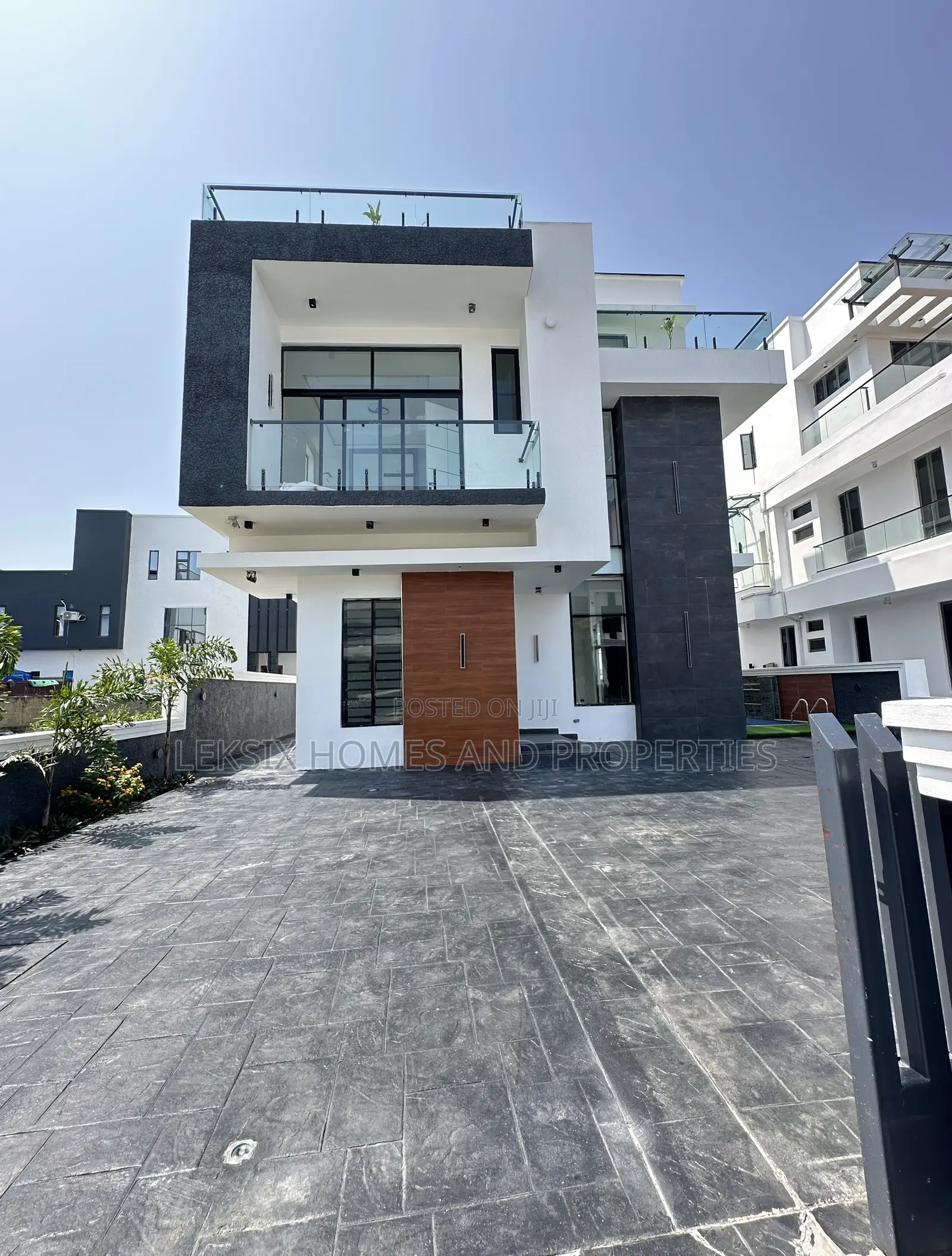 5bdrm Duplex in Megamound, Ikota for sale in Ikota