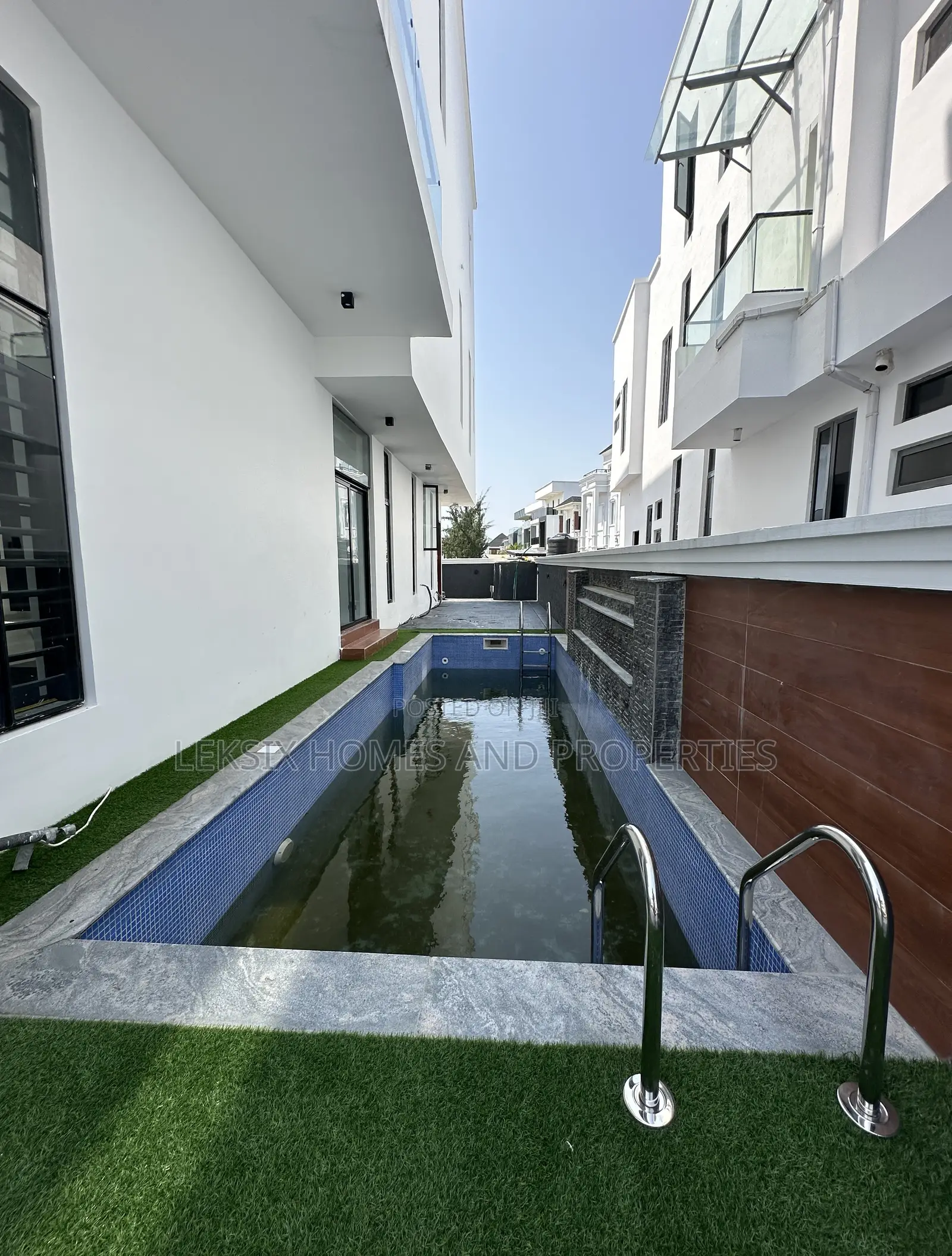 5bdrm Duplex in Megamound, Ikota for sale in Ikota