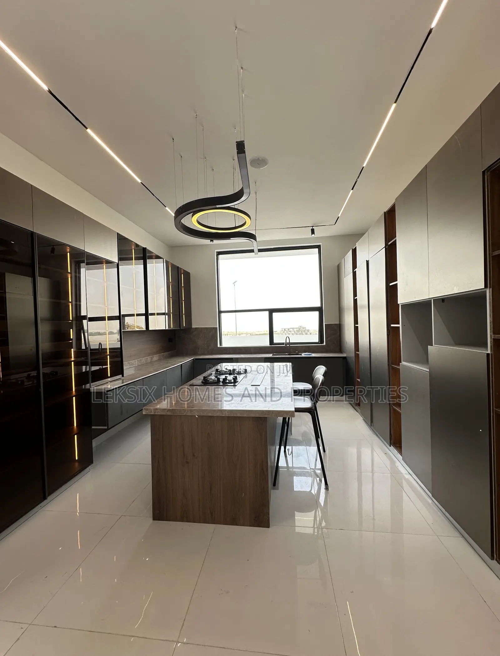 5bdrm Duplex in An Exclusive Secured, Osapa london for sale in Osapa london