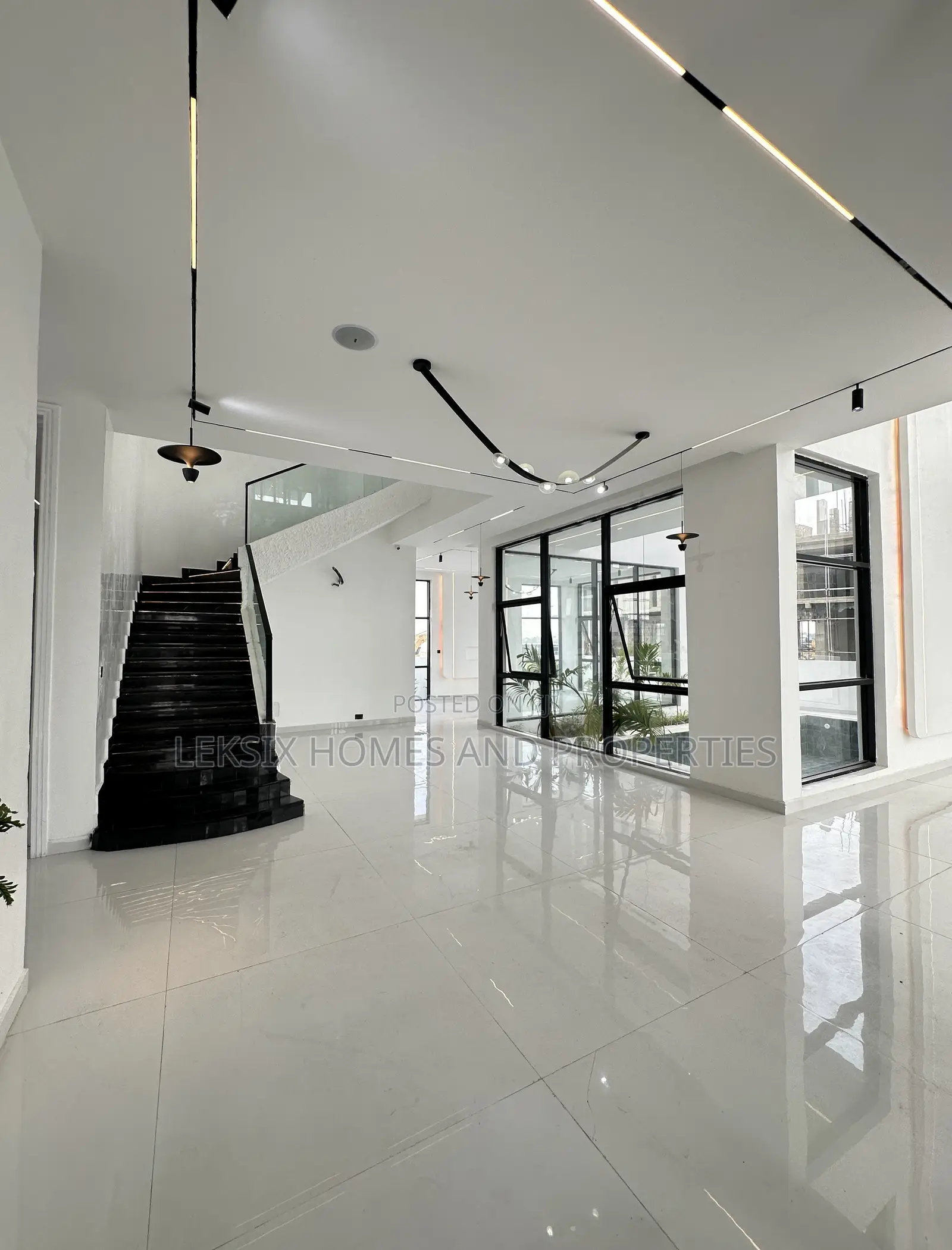 5bdrm Duplex in An Exclusive Secured, Osapa london for sale in Osapa london