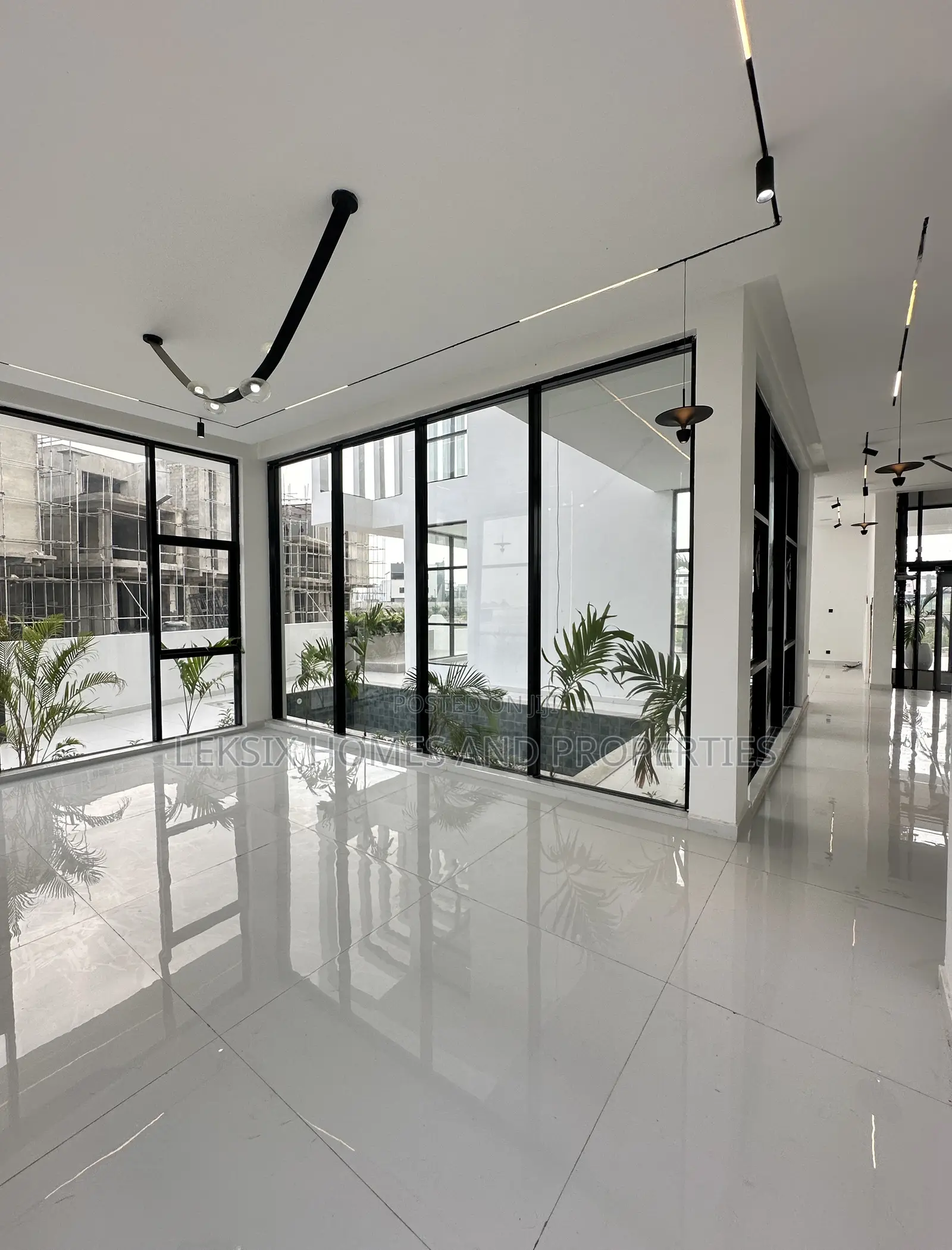 5bdrm Duplex in An Exclusive Secured, Osapa london for sale in Osapa london