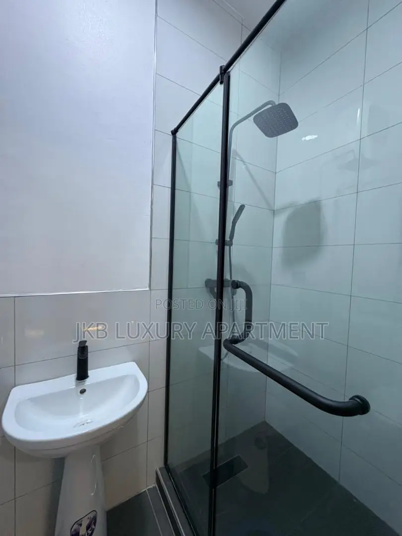 Deliz 2/3bedroom Services Apartment in Chevron