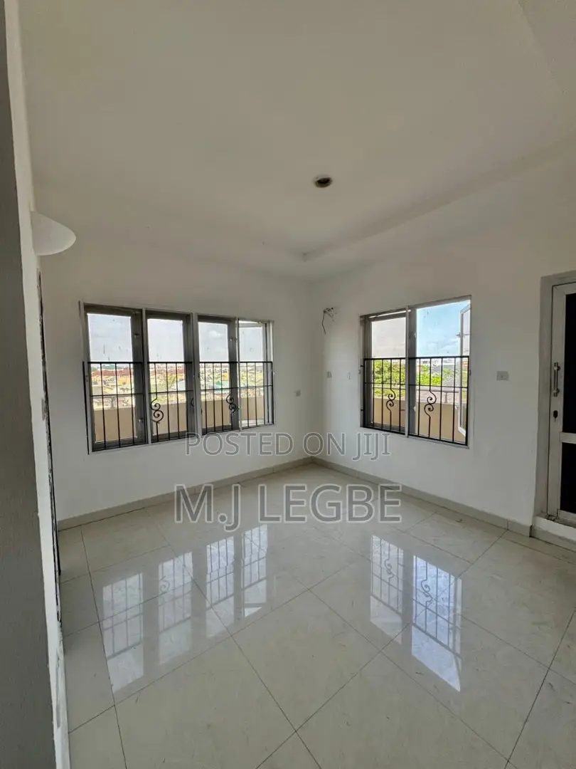 3bdrm Penthouse in Phase 1 for rent in Lekki Phase 1