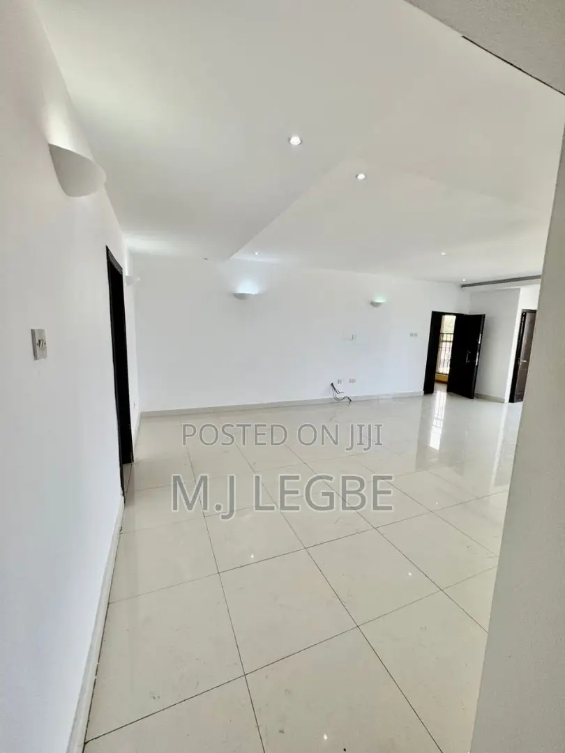 3bdrm Penthouse in Phase 1 for rent in Lekki Phase 1