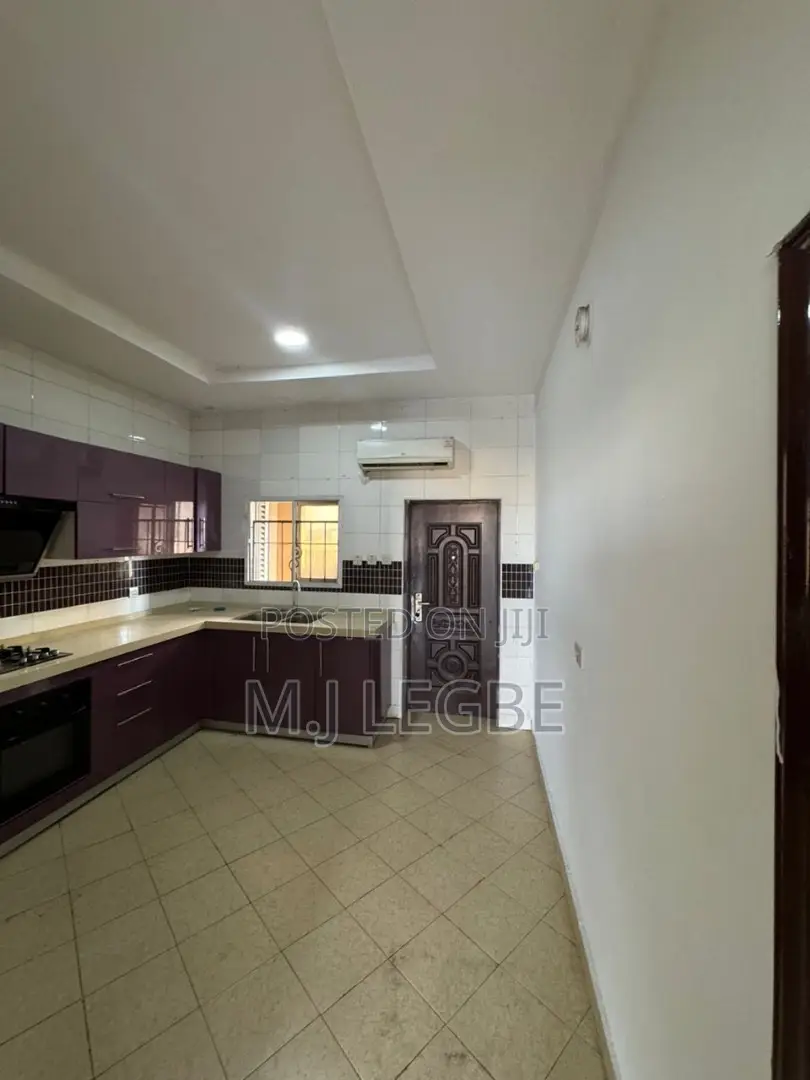 3bdrm Penthouse in Phase 1 for rent in Lekki Phase 1