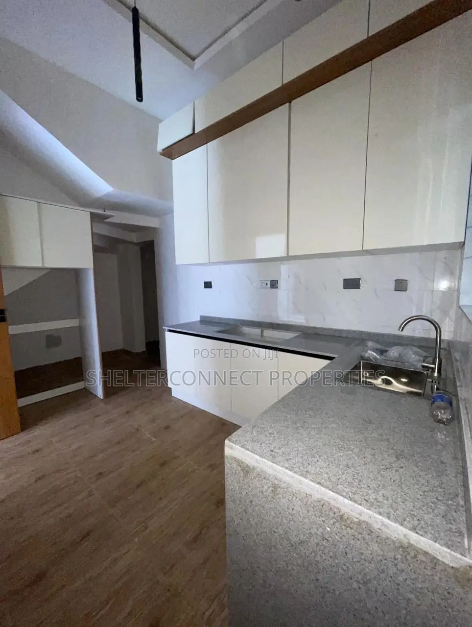 4bdrm Duplex in Ologolo for sale in Ologolo