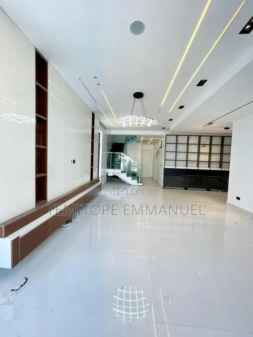 Furnished 5bdrm Duplex in Lekki Phase 1 for sale in Lekki Phase 1
