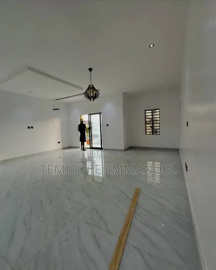 Furnished 7bdrm Duplex in Magodo Phase 2 for sale in GRA Phase 2 Shangisha