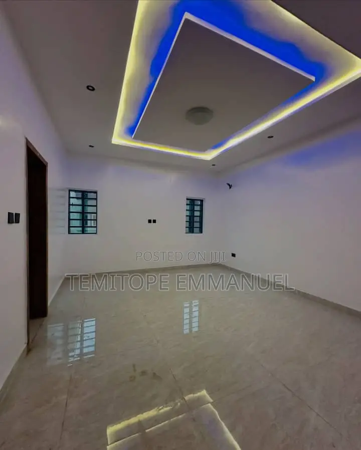 Furnished 7bdrm Duplex in Magodo Phase 2 for sale in GRA Phase 2 Shangisha