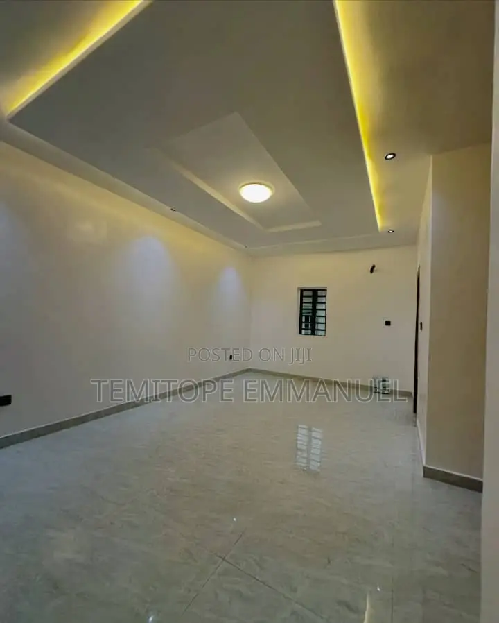 Furnished 7bdrm Duplex in Magodo Phase 2 for sale in GRA Phase 2 Shangisha