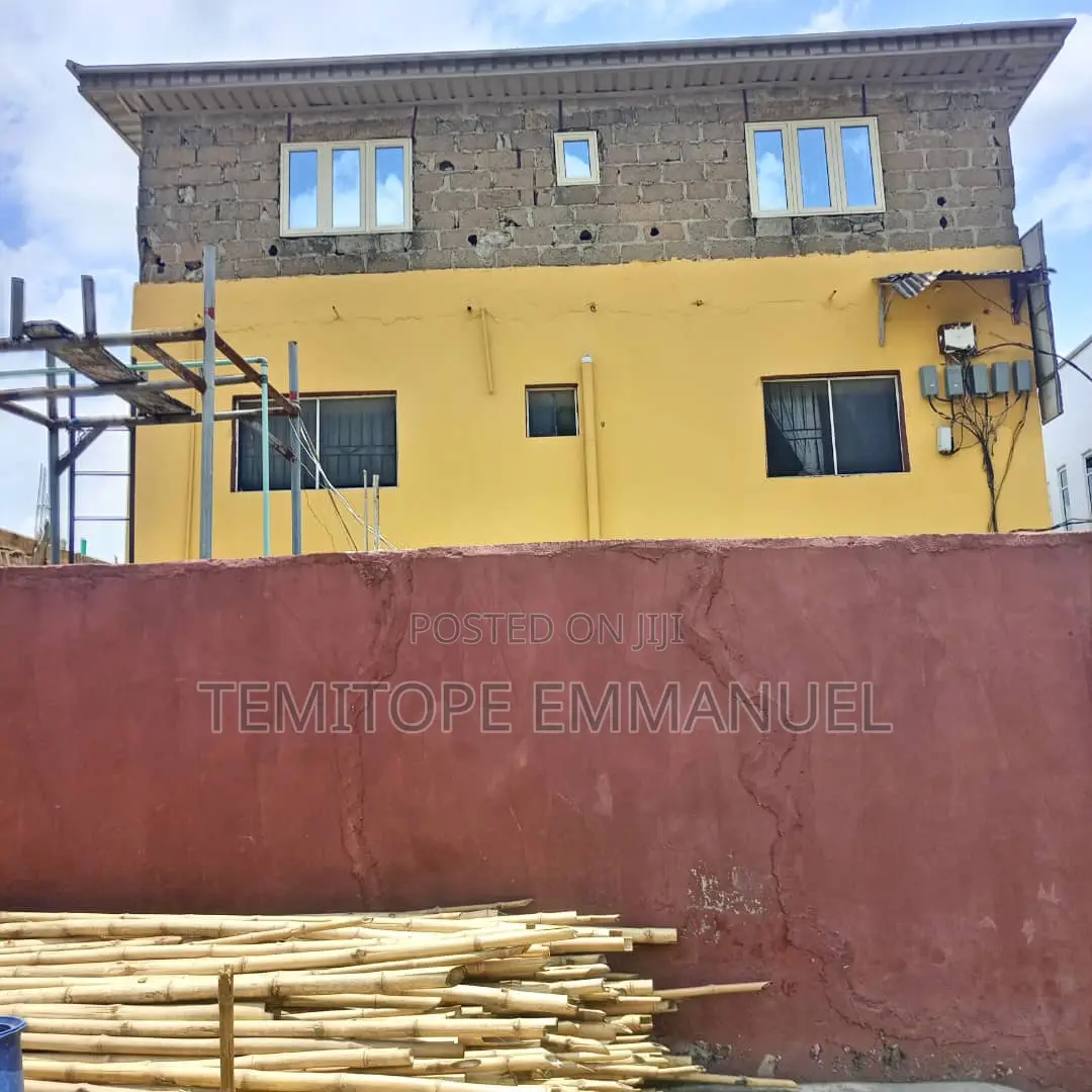 Furnished 18bdrm House in Cement Mongoro, for sale in Cement
