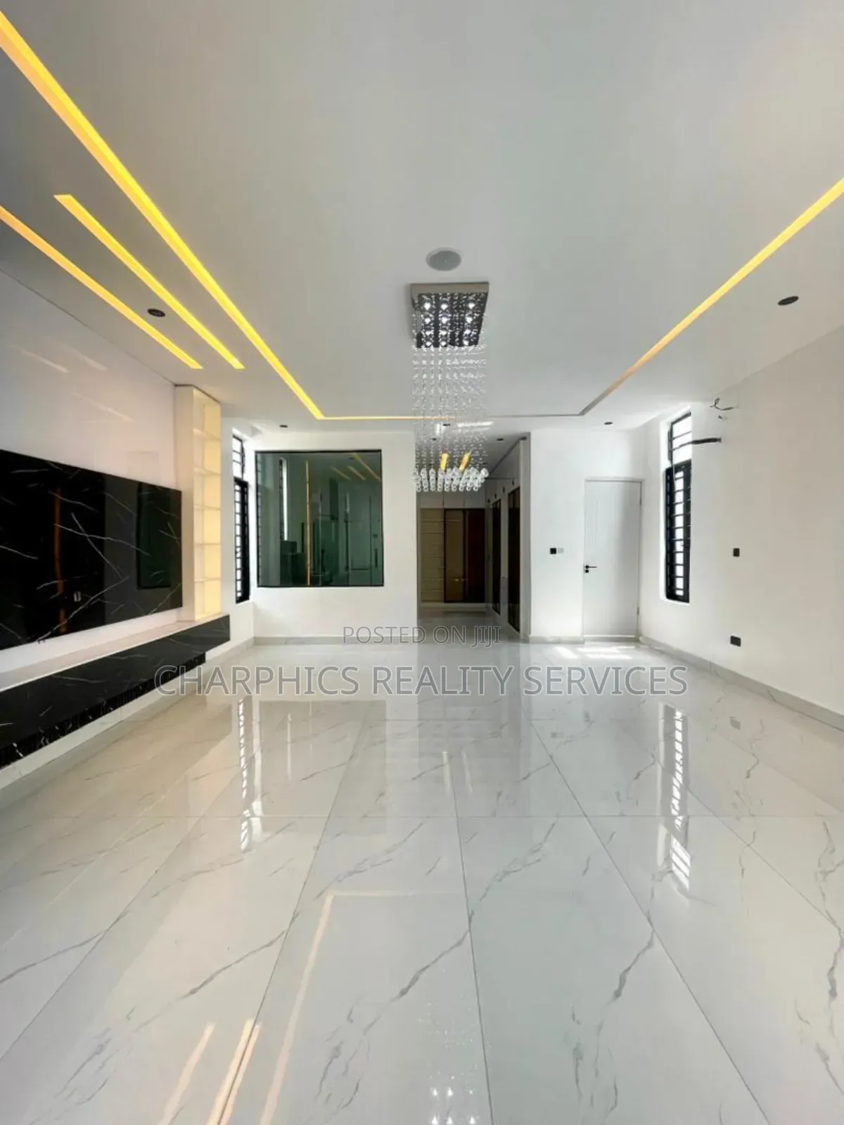 5bdrm Duplex in Chevron for sale in Chevron