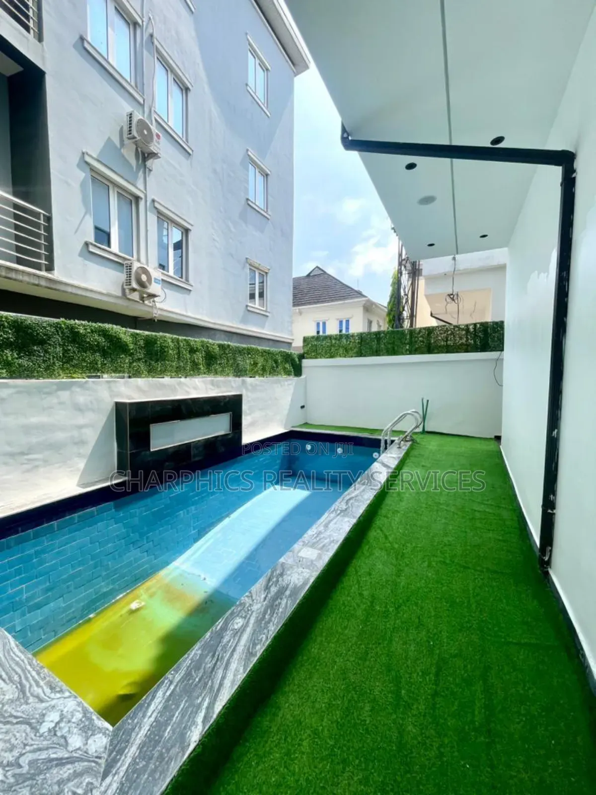 5bdrm Duplex in Chevron for sale in Chevron