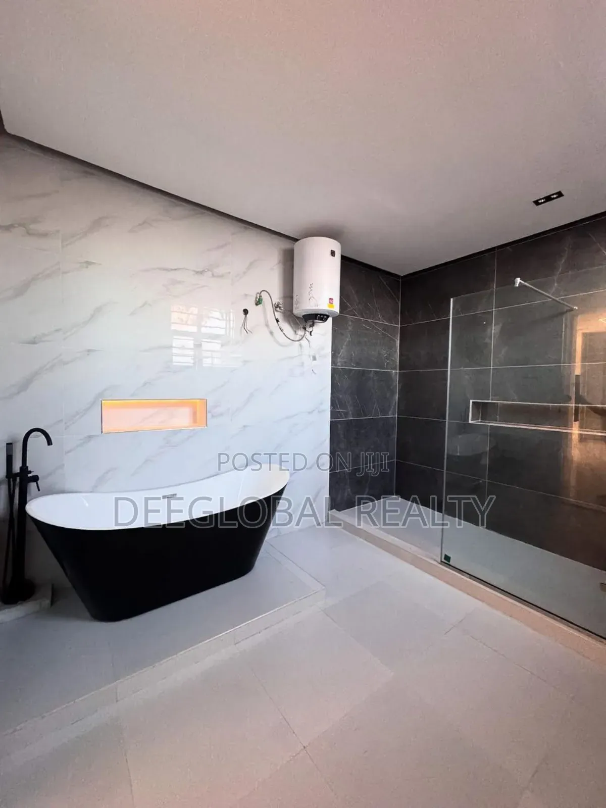 5bdrm Duplex in Chevron for sale in Chevron