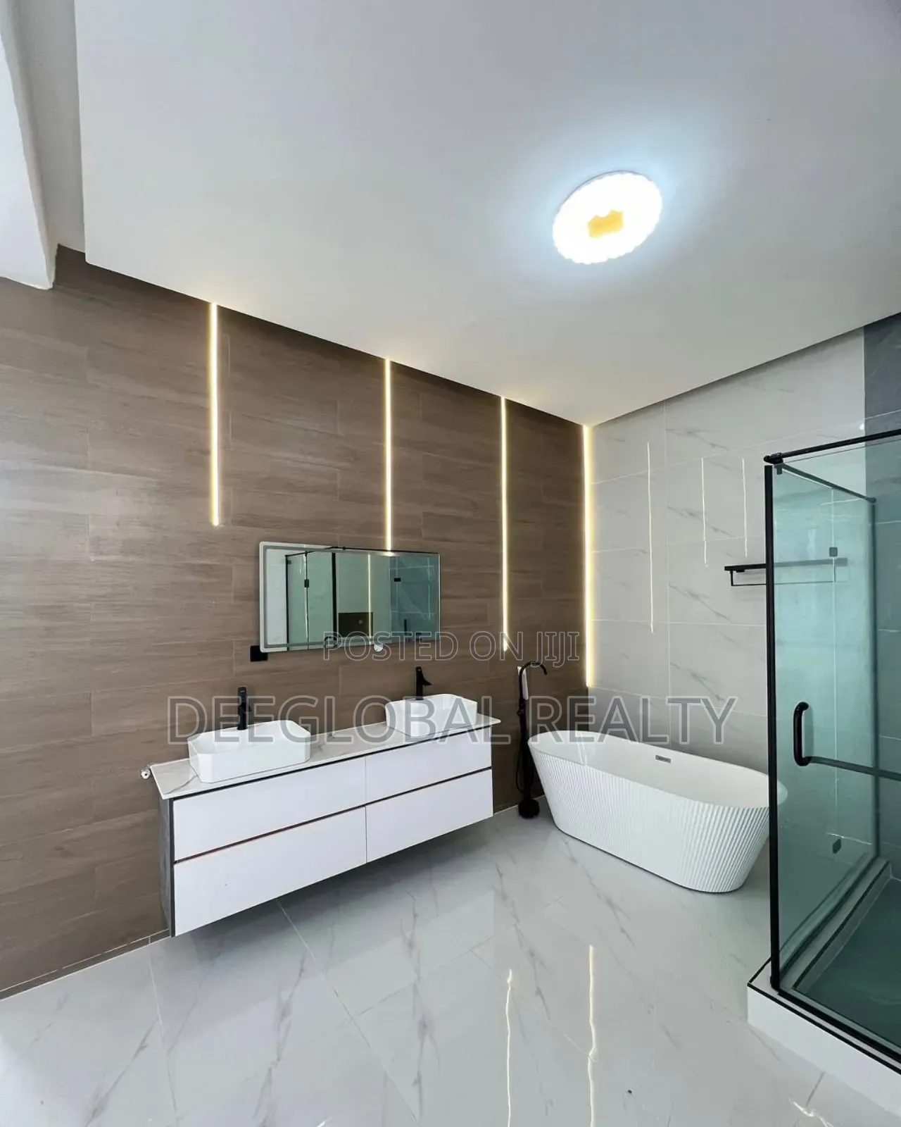 5bdrm Duplex in Chevron for sale in Chevron