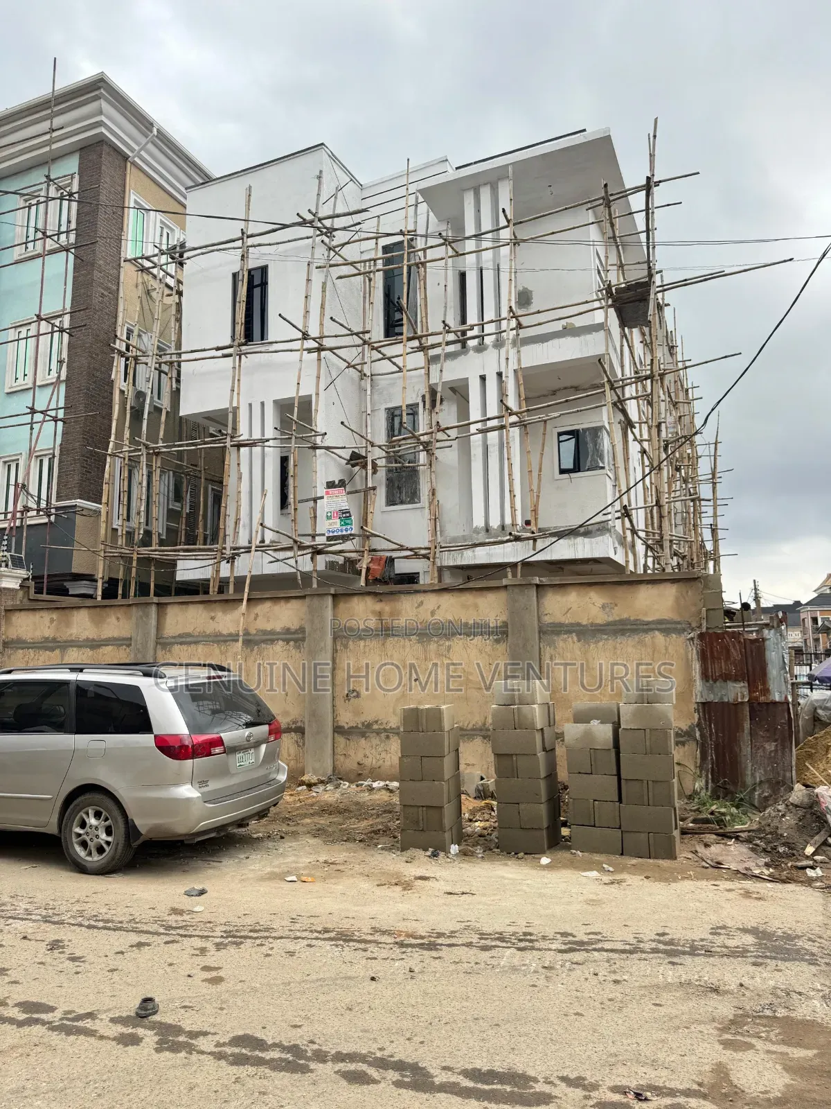 4bdrm Duplex in Ebute Metta for sale in Ebute Metta
