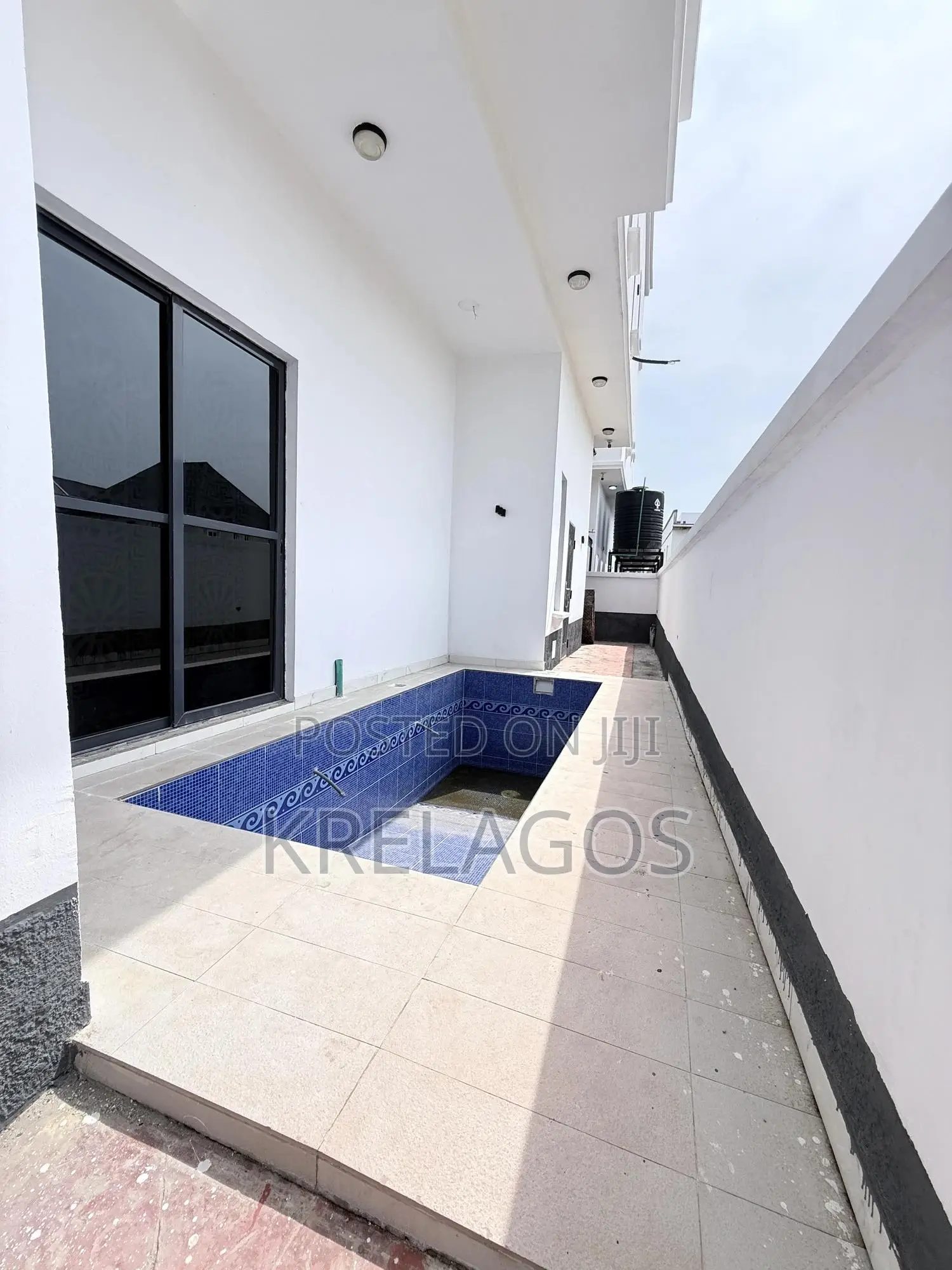 5bdrm Duplex in Ikate for sale in Ikate