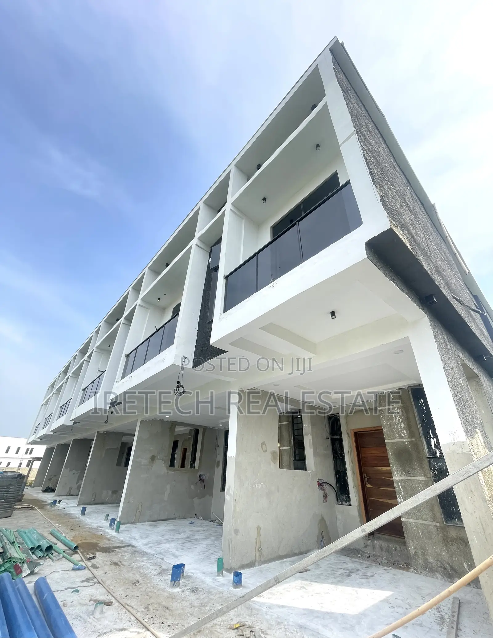 3bdrm Townhouse/Terrace in Ajah In A Call To, Off Lekki-Epe Expressway in Off Lekki-Epe Expressway