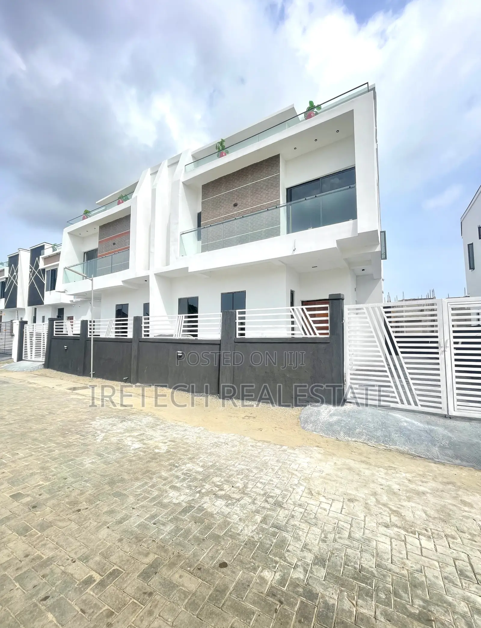 4bdrm Duplex in Ajah In A Gated, Off Lekki-Epe Expressway for sale in Off Lekki-Epe Expressway